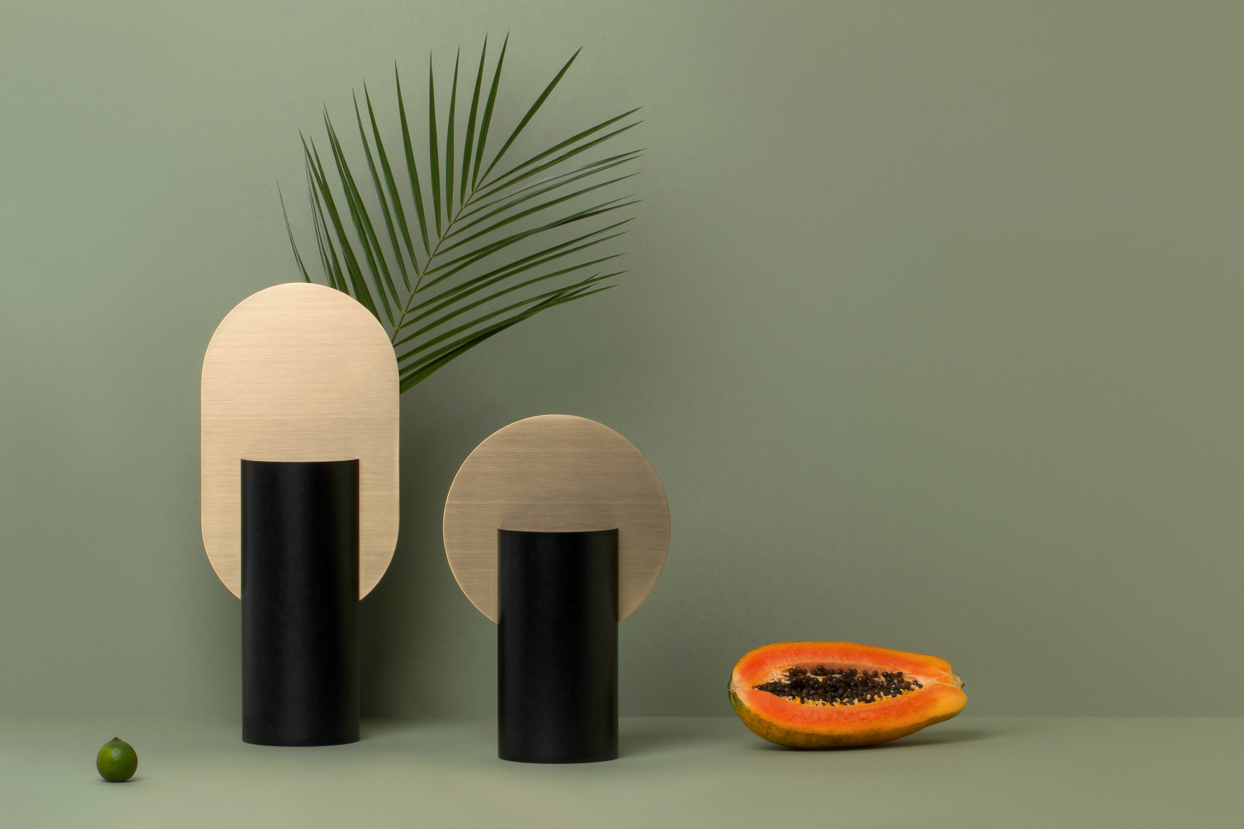 Váza MALEVICH černá s mosazným detailem