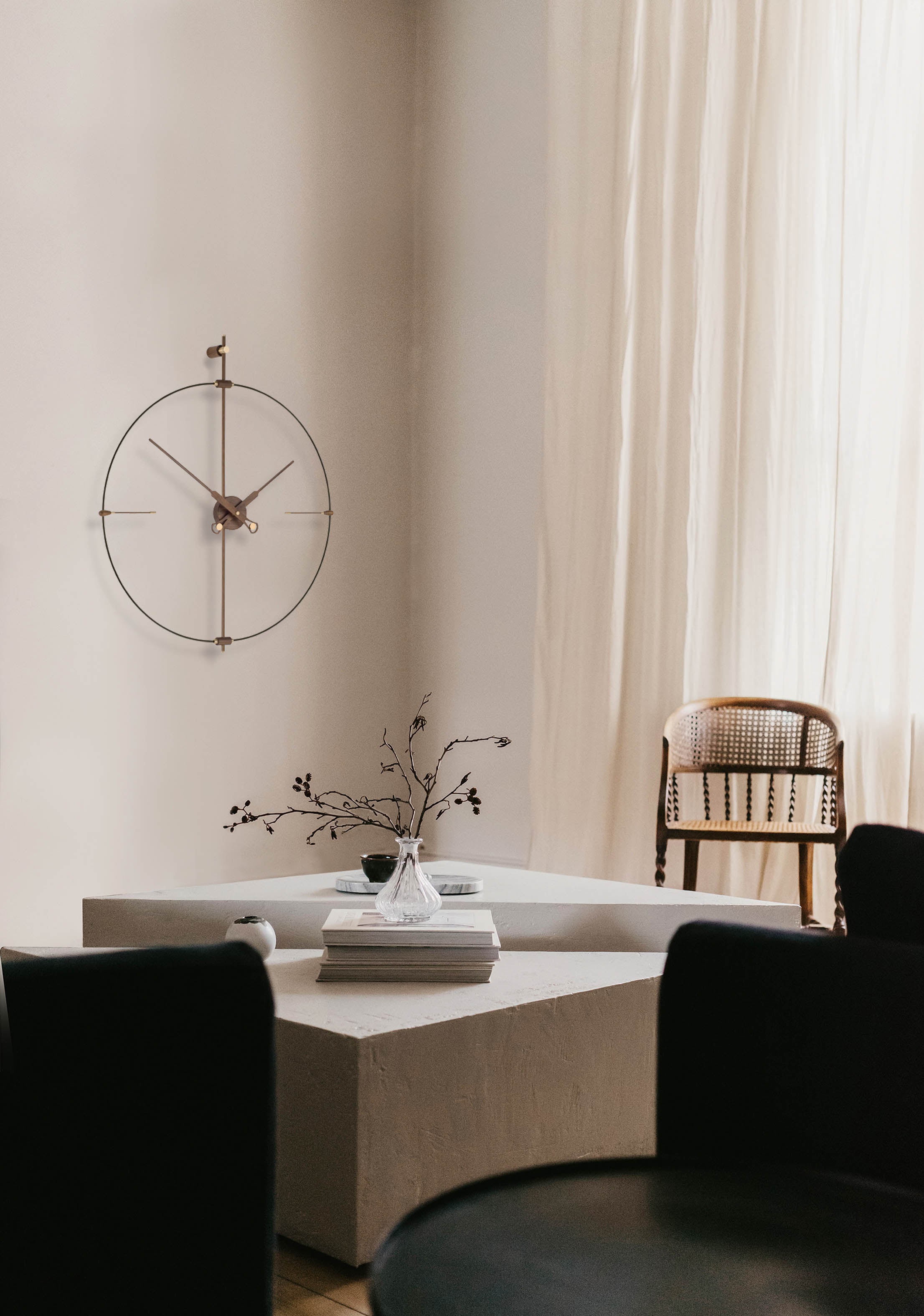 Nástěnné hodiny MINI BILBAO PREMIUM ořechové dřevo s černým povrchem