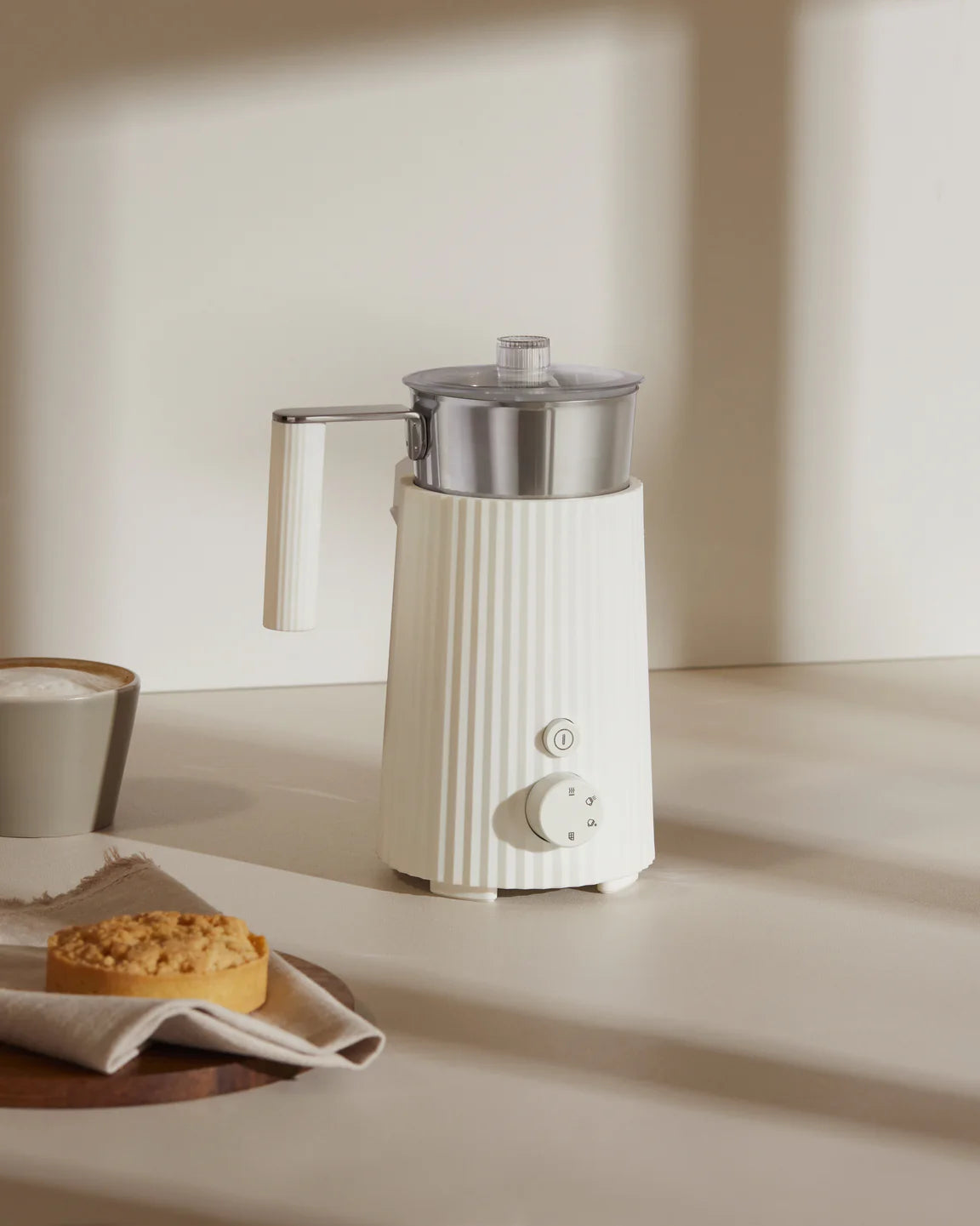 Bílý mléčný šlehač PLISSÉ