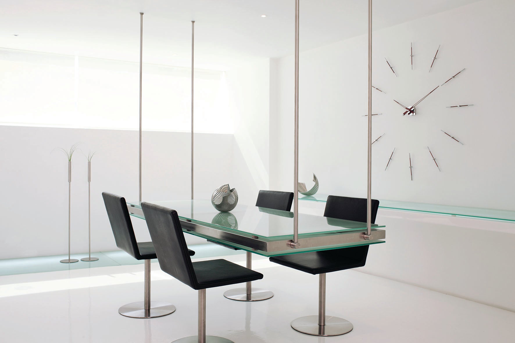 Nástěnné hodiny MERLIN ořechové dřevo s chromovaným povrchem