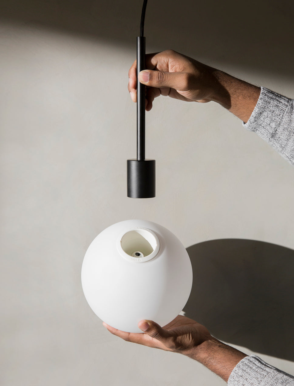 Lampa wisząca TR BULB czarny z regulacją wysokości