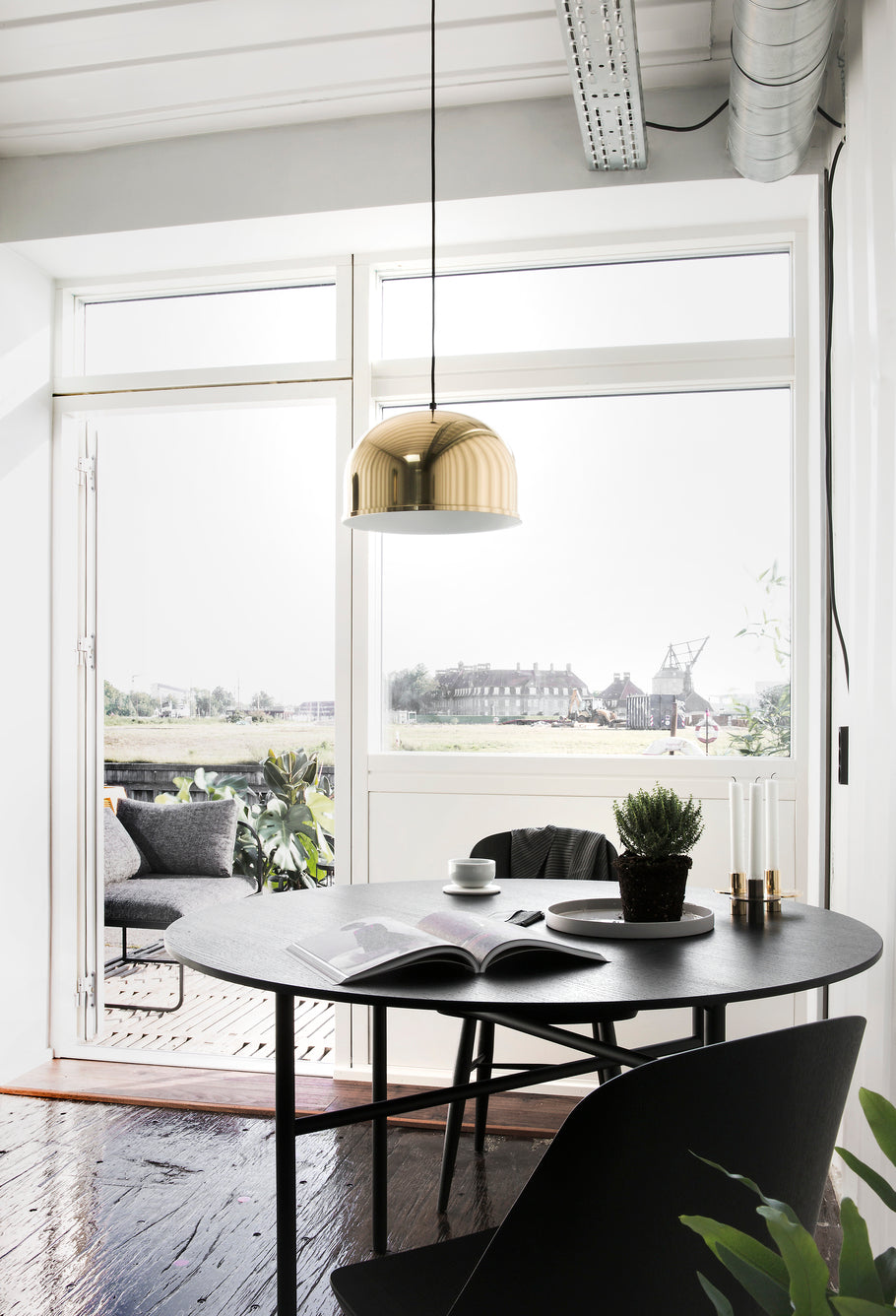 Round Table SNAREGADE Black Oak Veneer