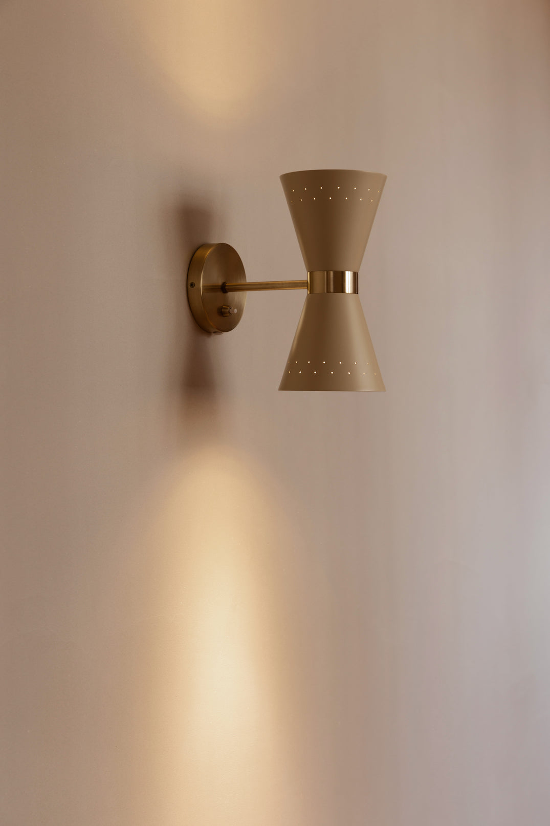 COLLECTOR beige wall lamp