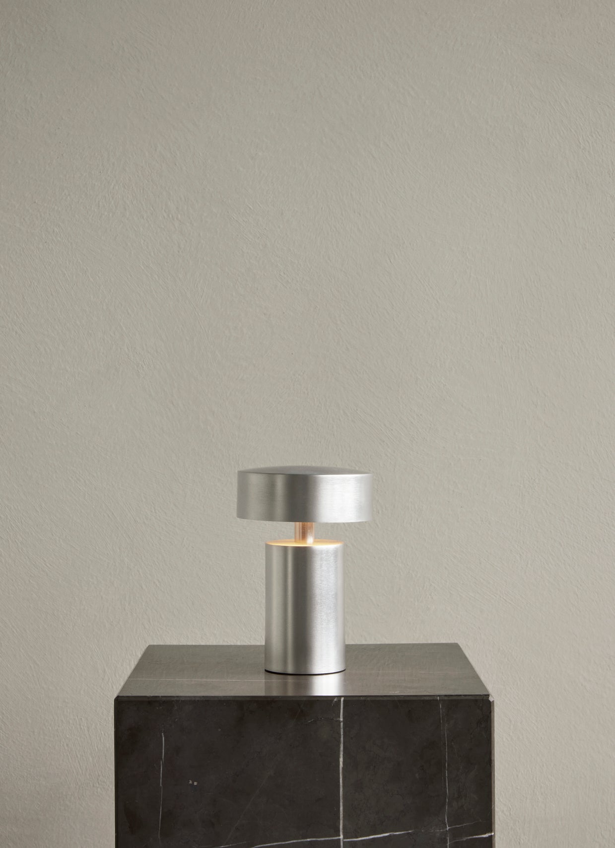 Přenosná lampa COLUMN leštěný hliník