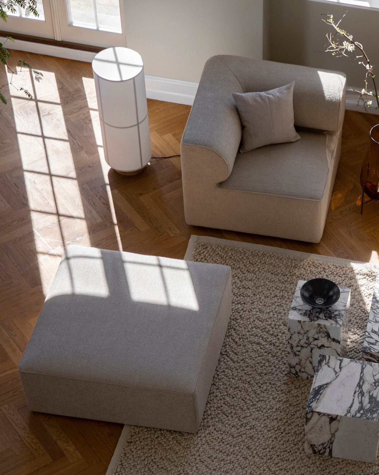 Stojací lampa HASHIRA len s jasanovou základnou