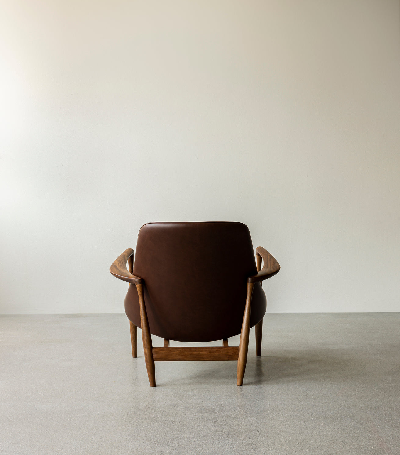 ELIZABETH armchair brown leather with oak base