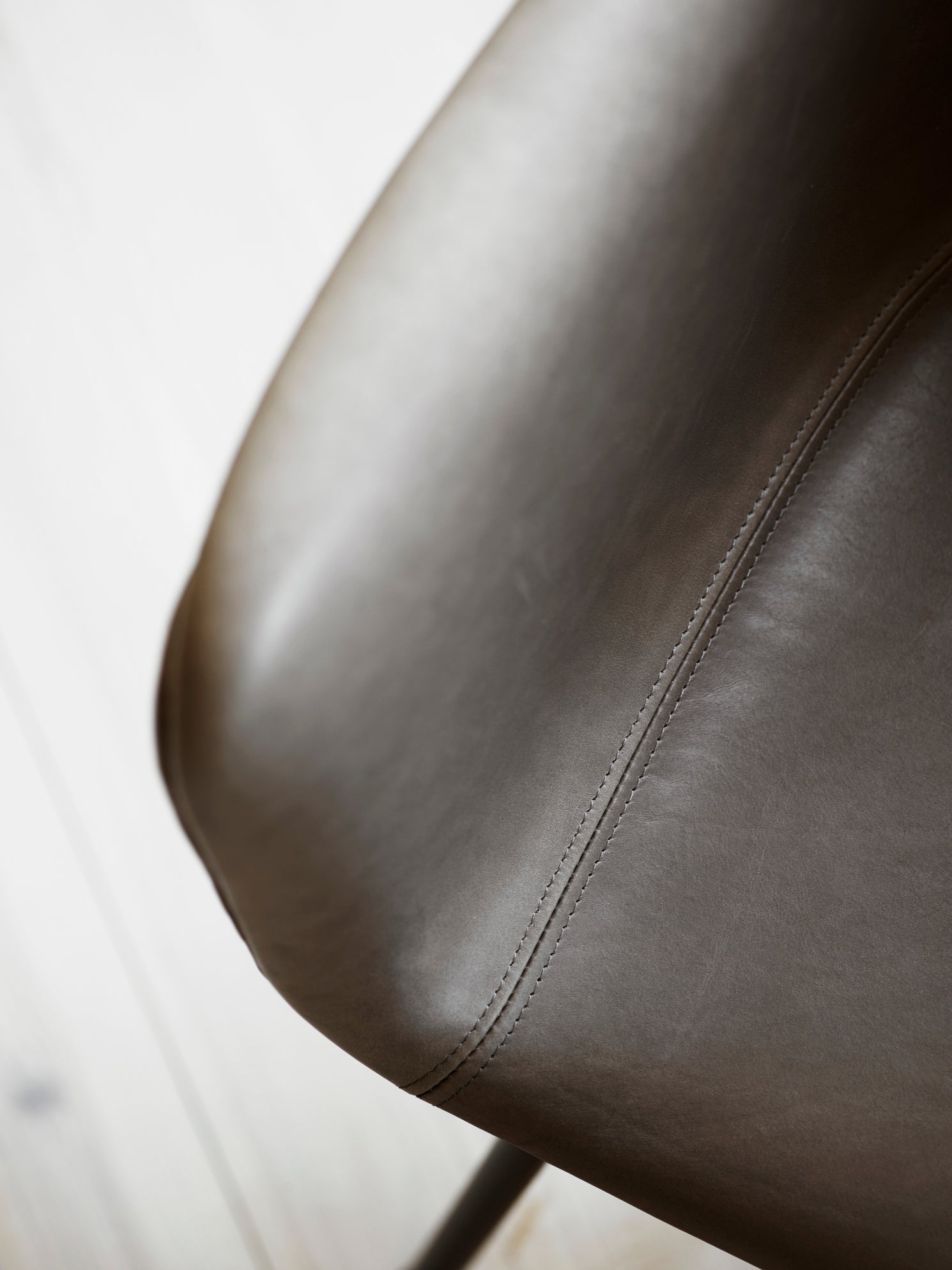 HARBOUR Armchair with Armrests, Cognac Leather with Oak Base