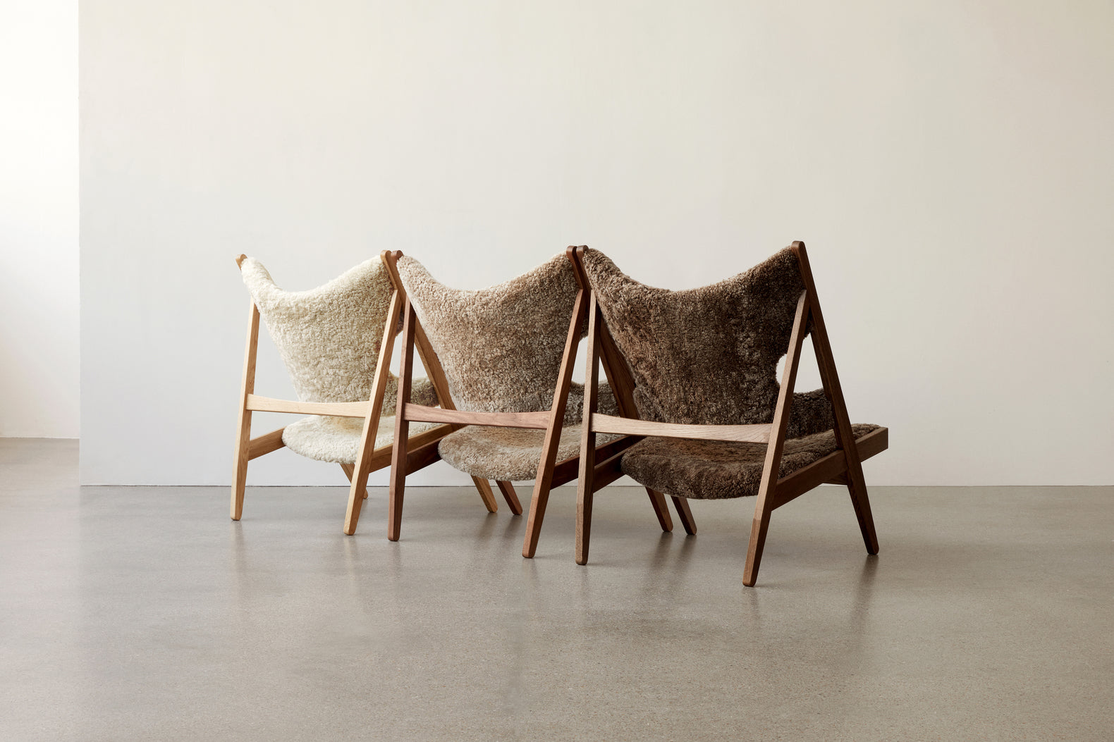 KNITTING Armchair with Sheepskin and Oak Base