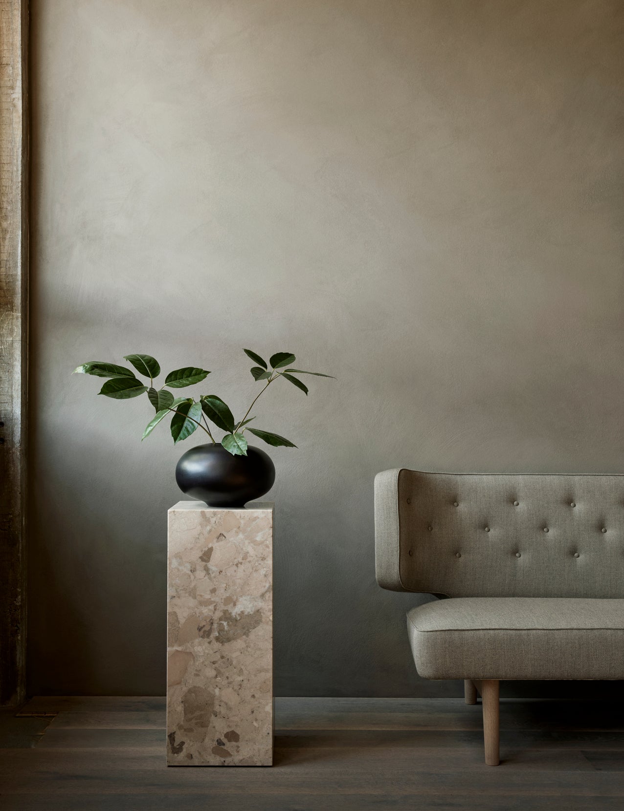 2-seater Sofa RADIOHUS light gray with walnut base