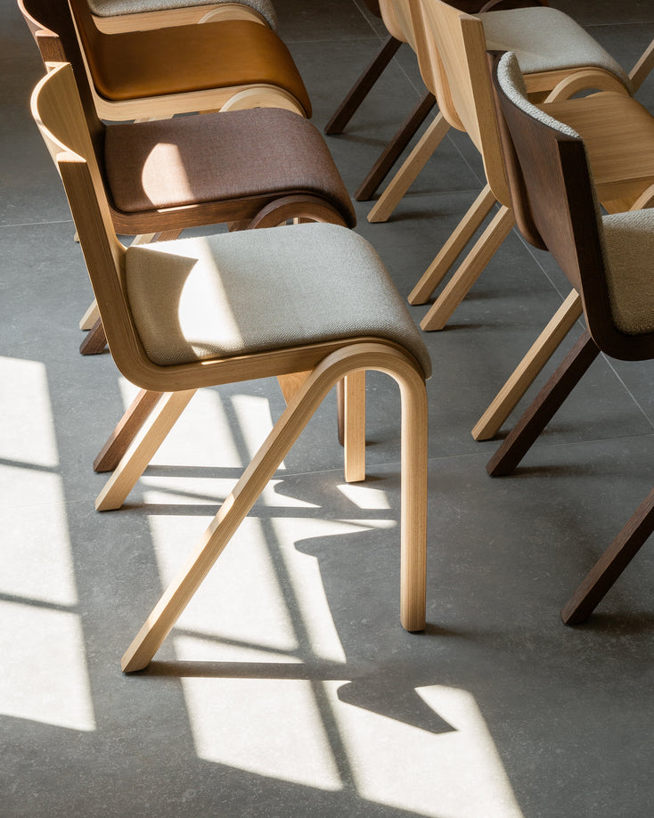 READY chair black leather with black oak base