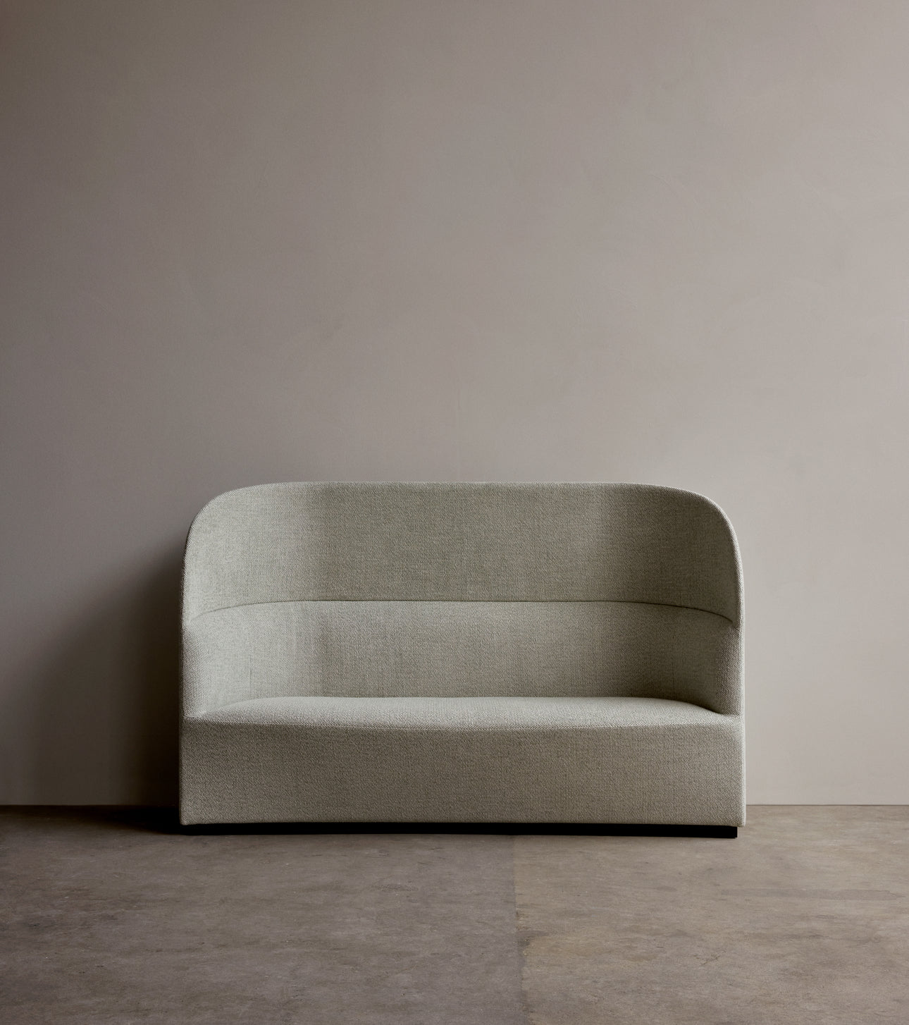 Sofa s vysokým opěradlem TEAROOM hořčicová