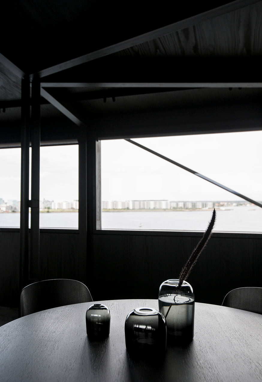 Round Table SNAREGADE Black Oak Veneer