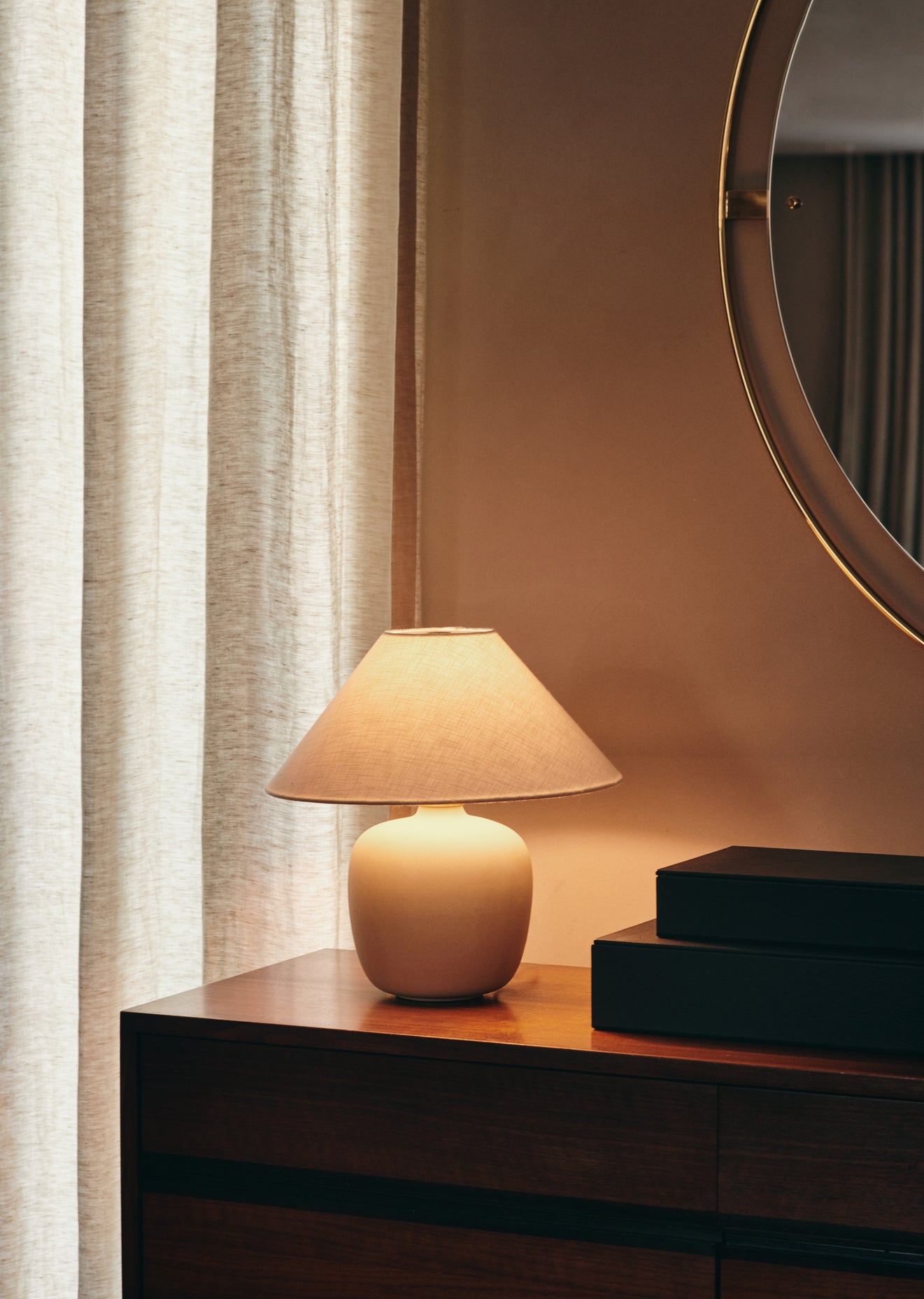 Stolní lampa TORSO bílá keramika