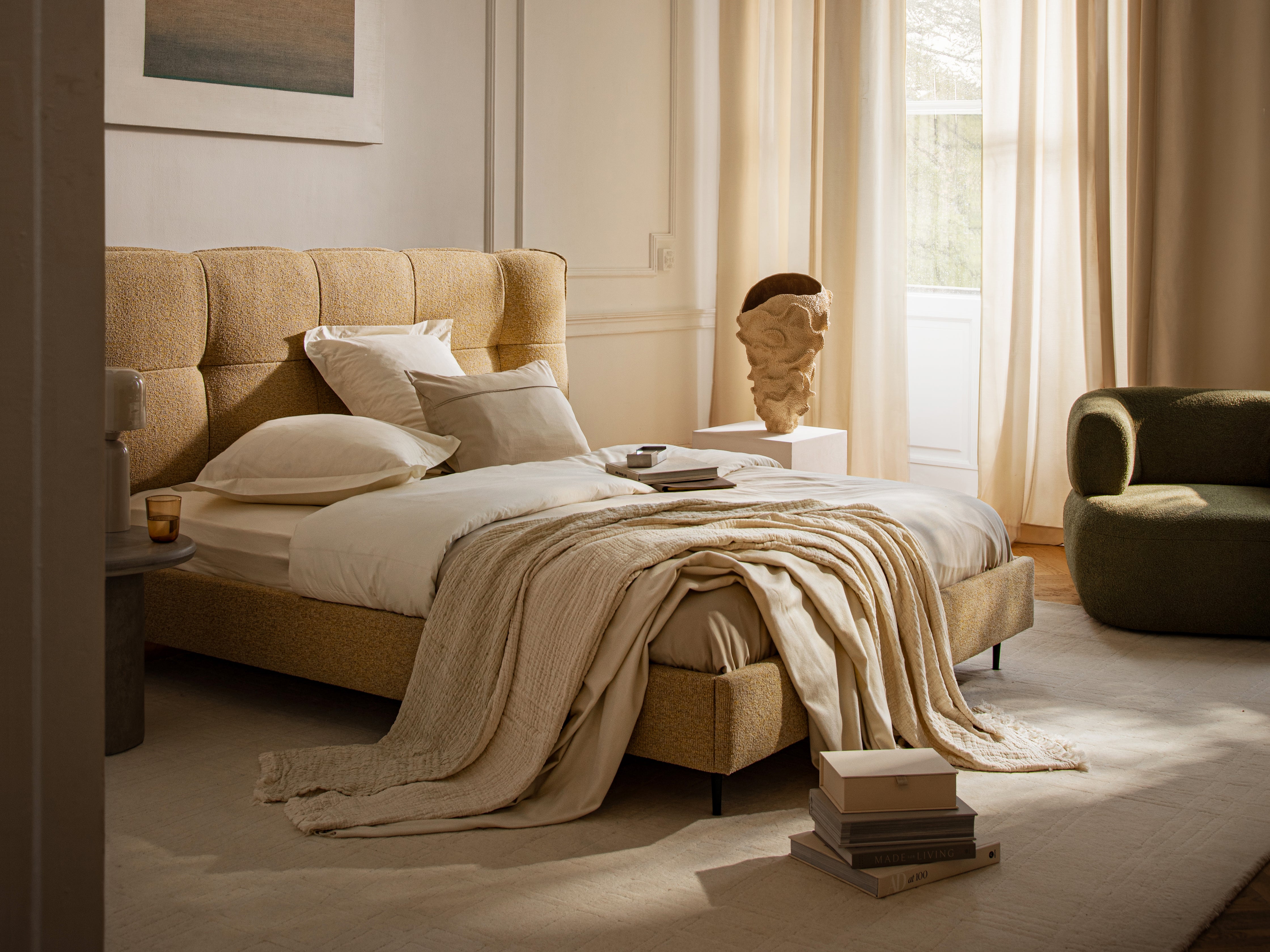 ERIC bed in light beige boucle