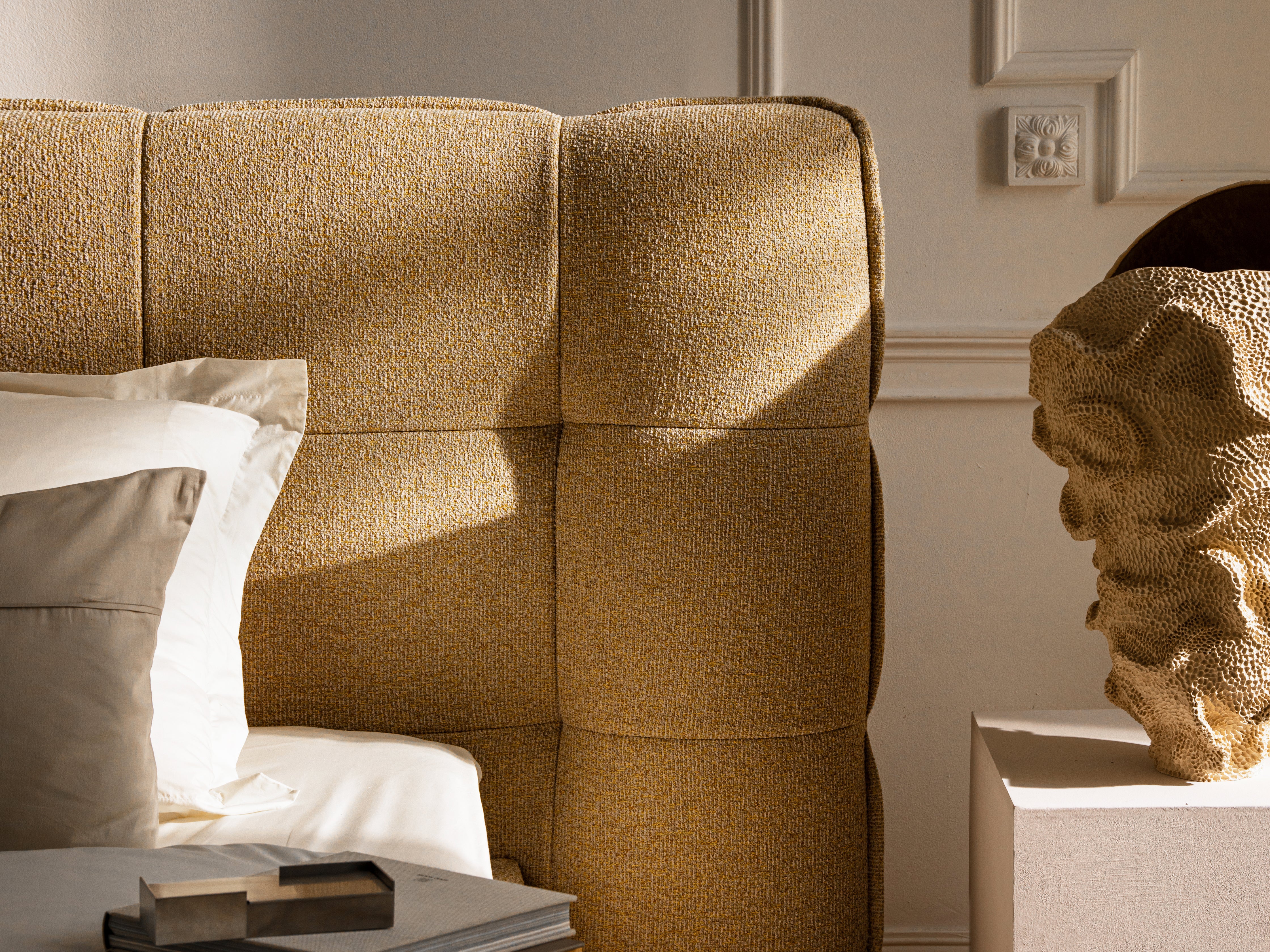 ERIC bed dark beige boucle