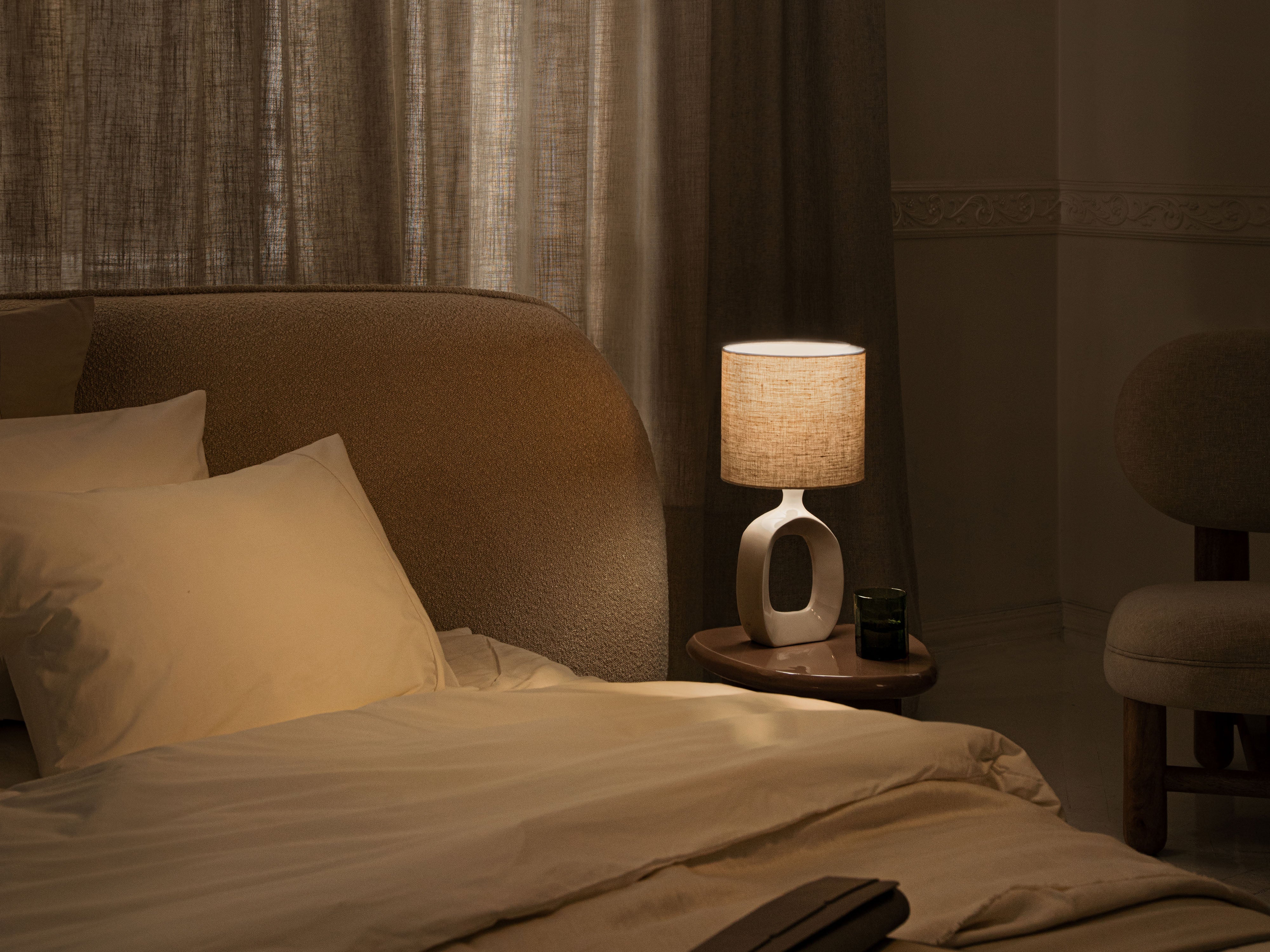 Velvet Bed OVALO Almond Beige