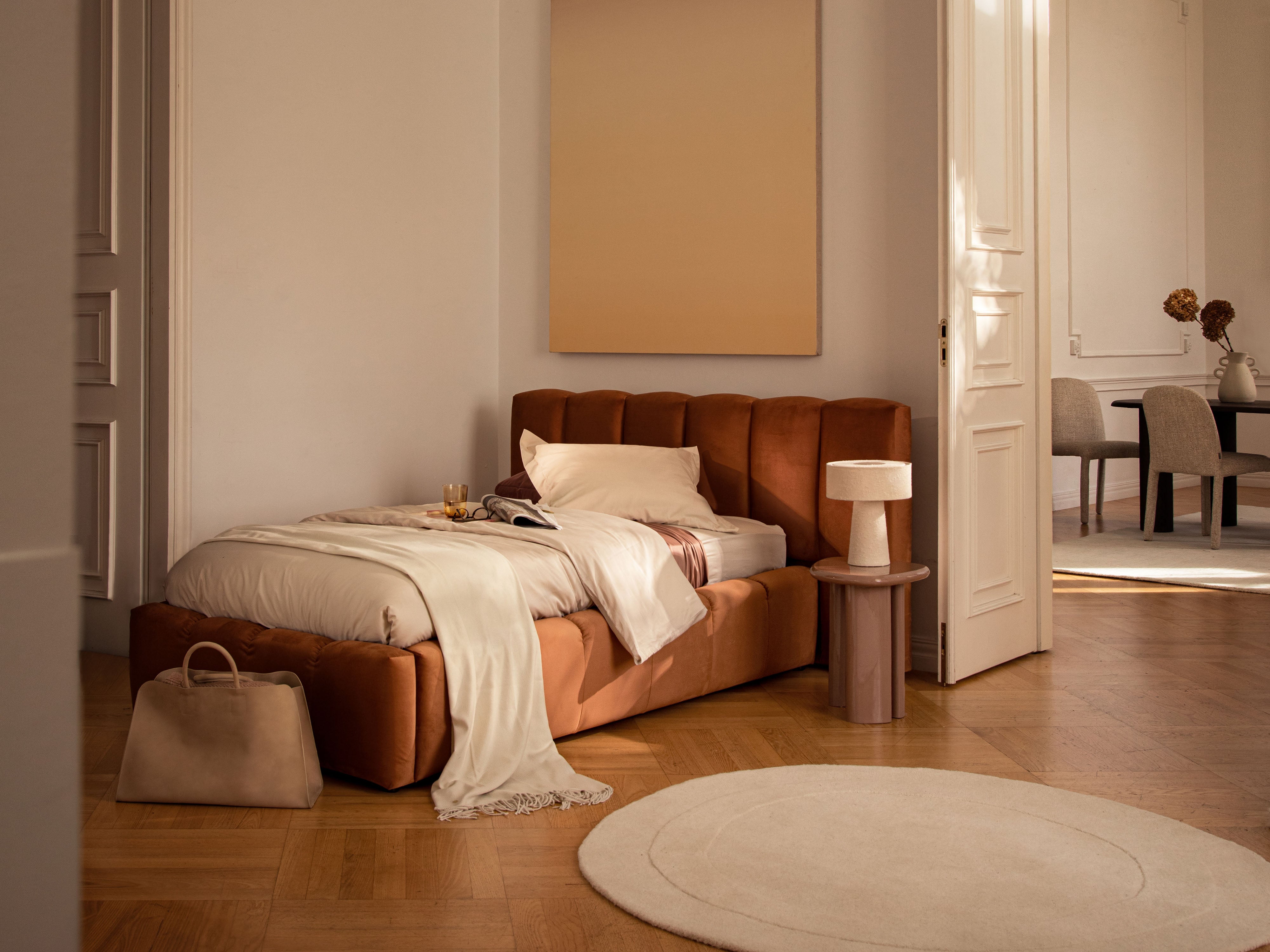 Sametová postel LUPINE medová