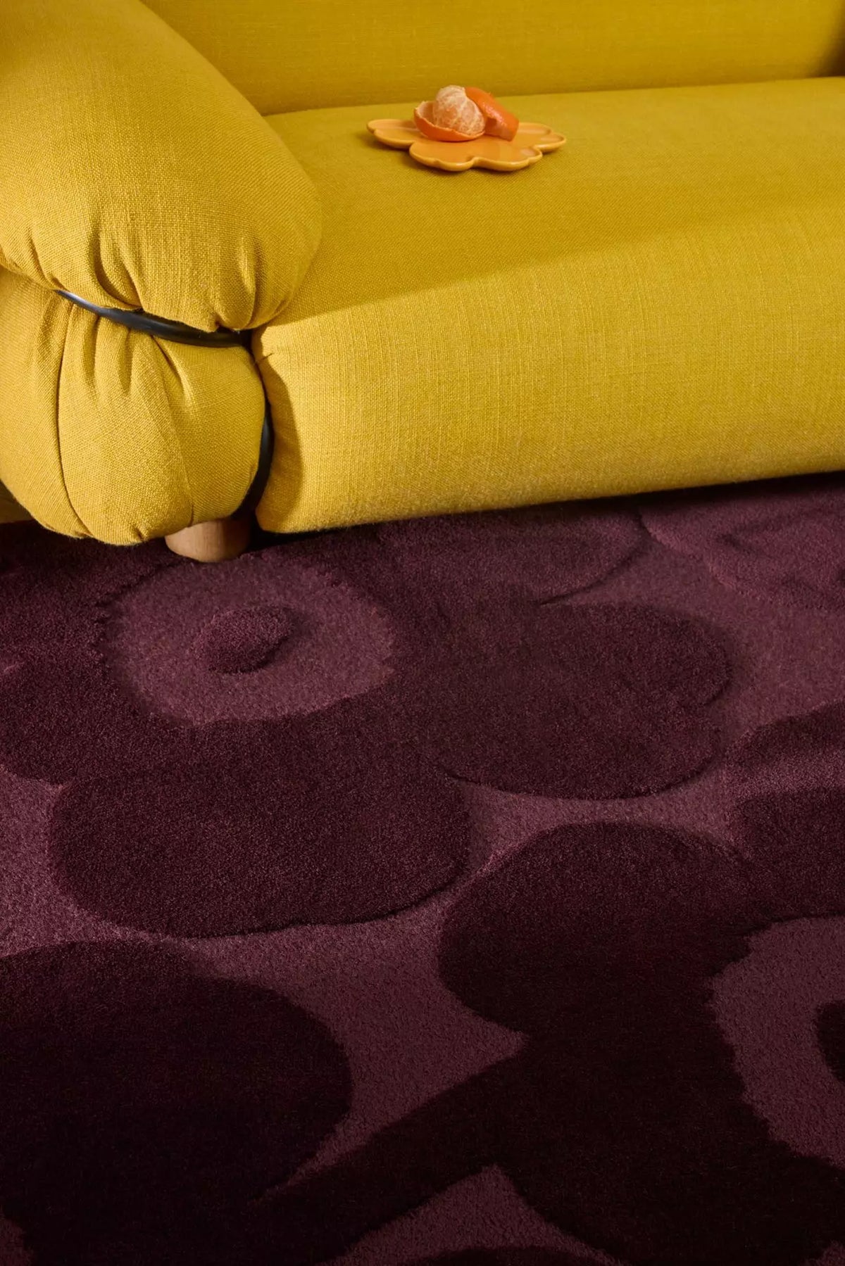 Wool rug UNIKKO black-burgundy