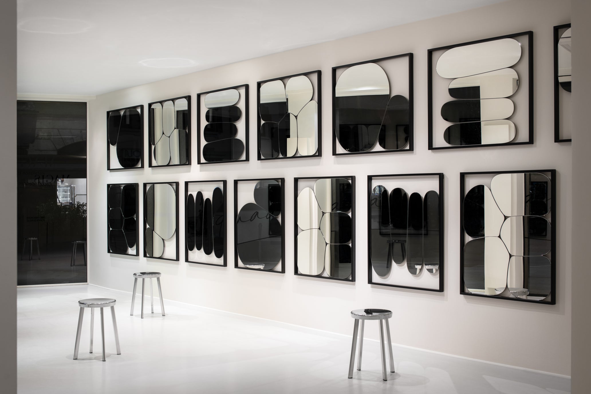 MORPHED black wall mirror