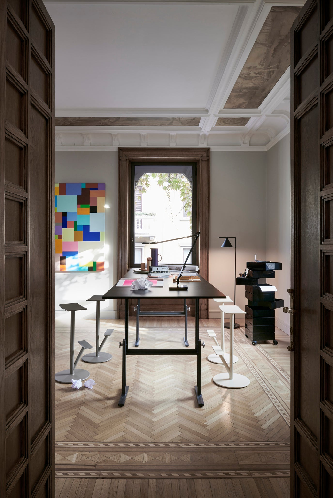 BRUT table with turquoise base