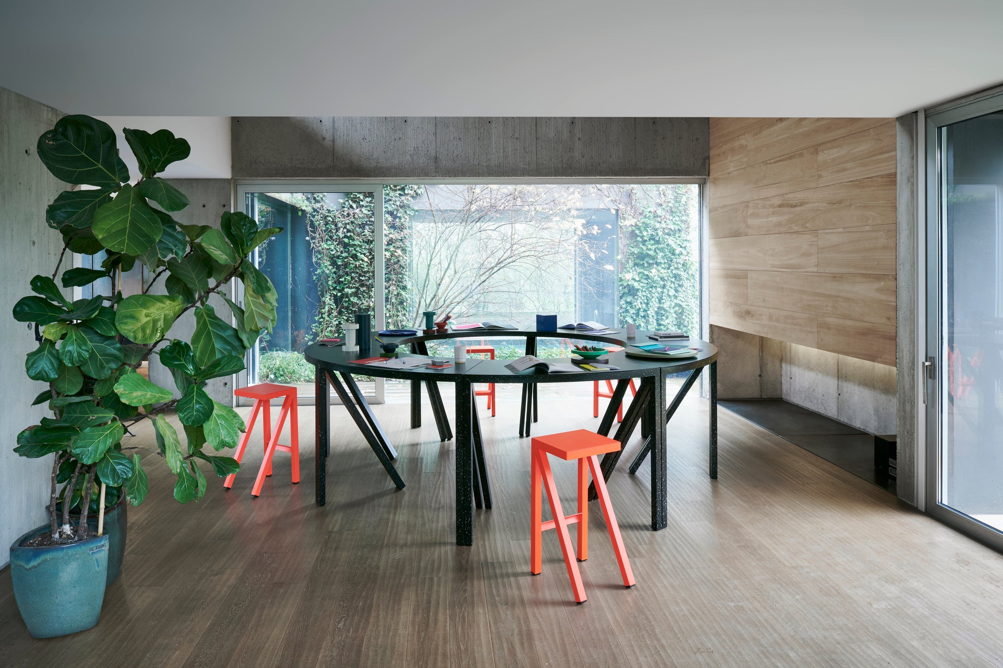 Round table MILA with a white steel base