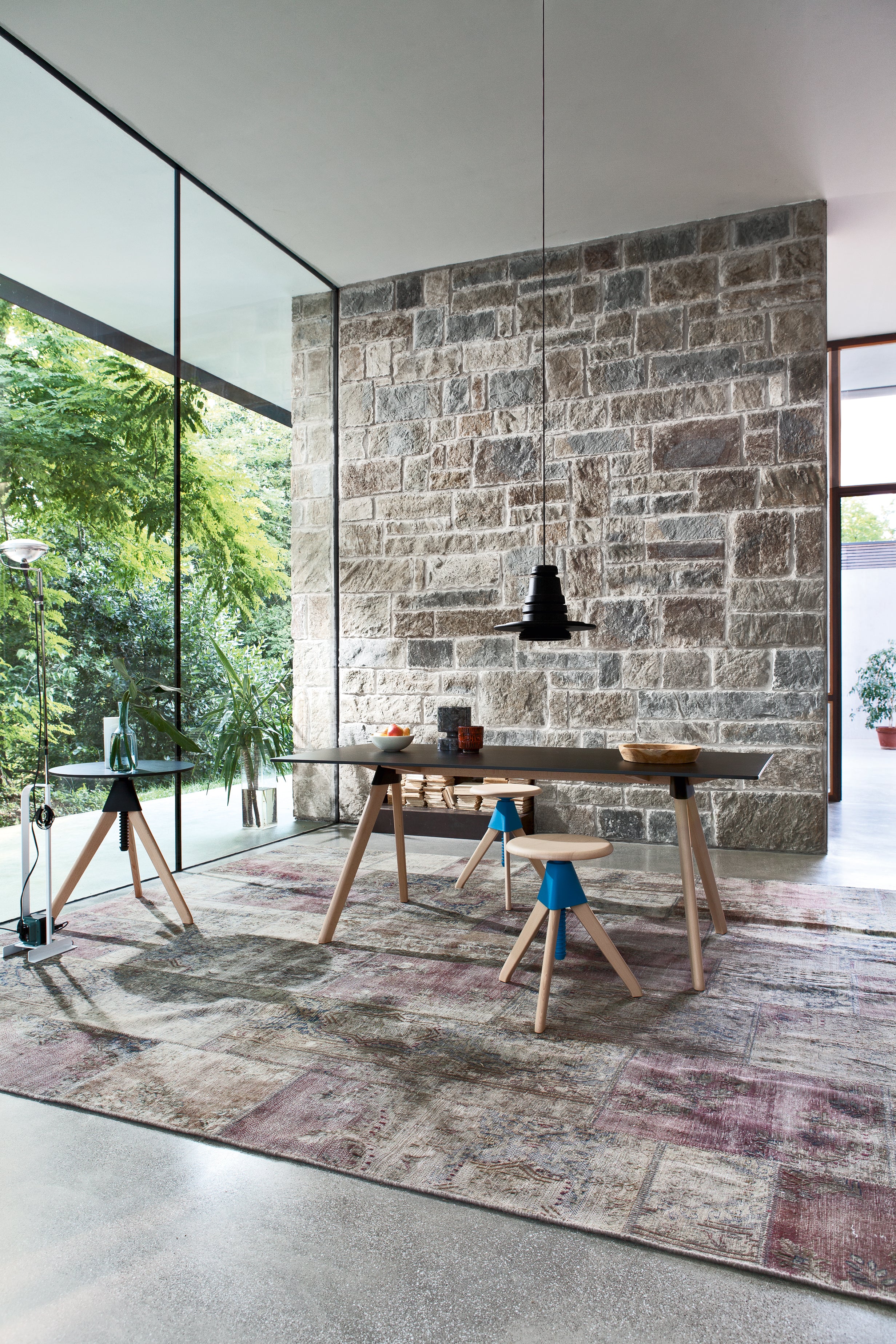 Regulovatelný stoleček TOM & JERRY bukové dřevo