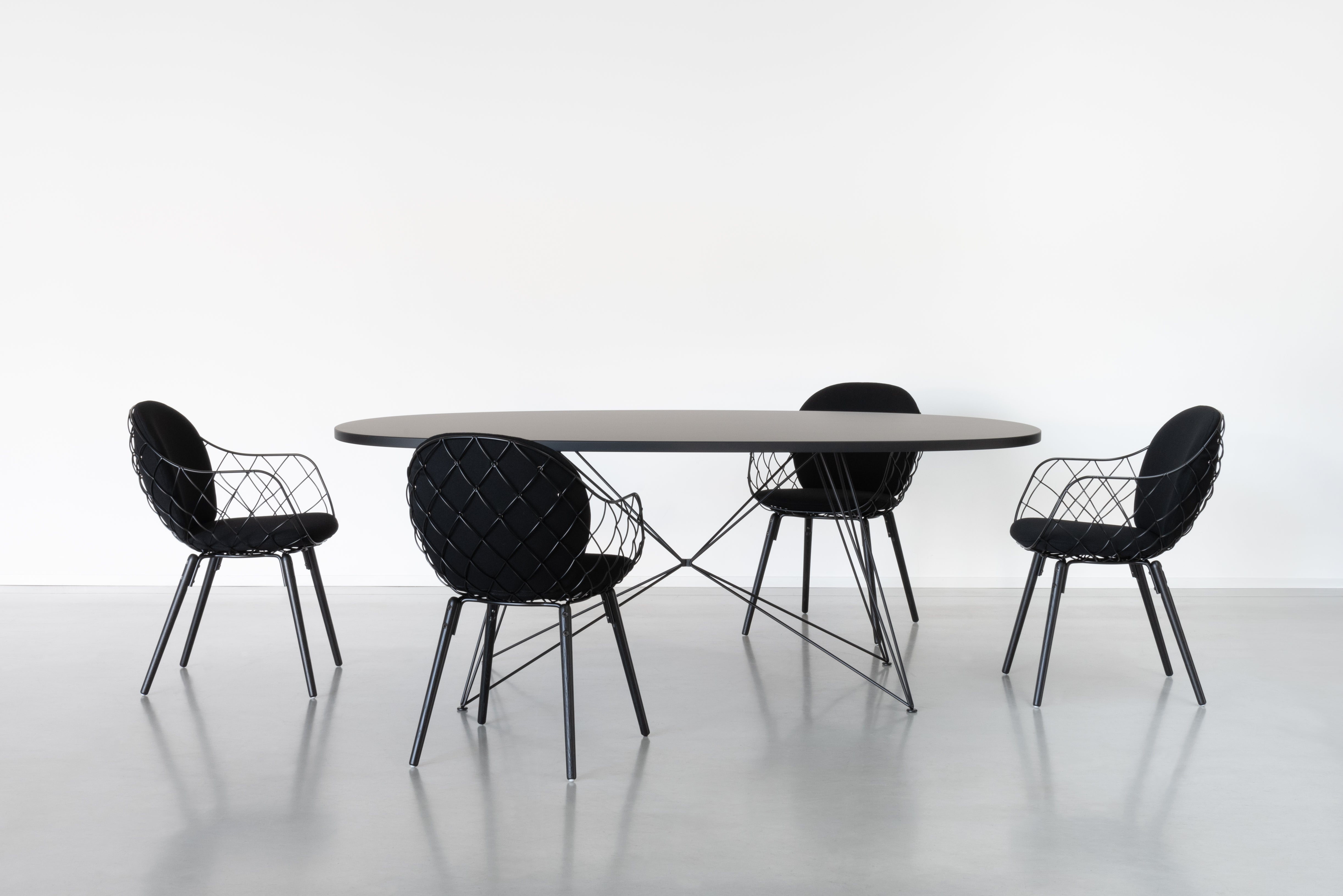 Židle PIÑA granátová s jasanovou základnou