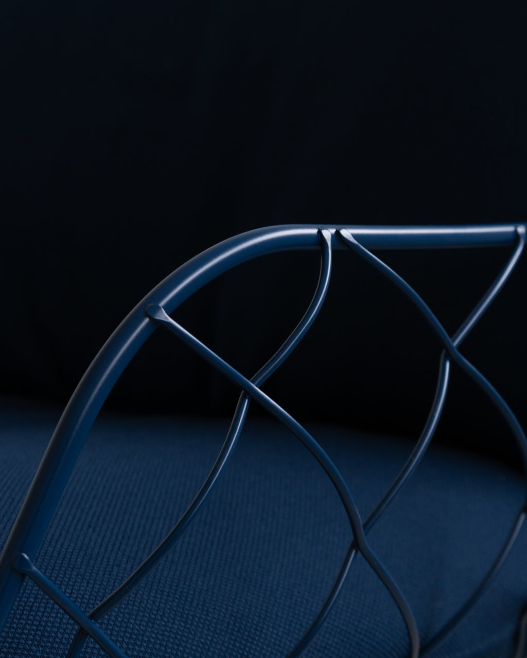 PIÑA armchair in white with an ash base