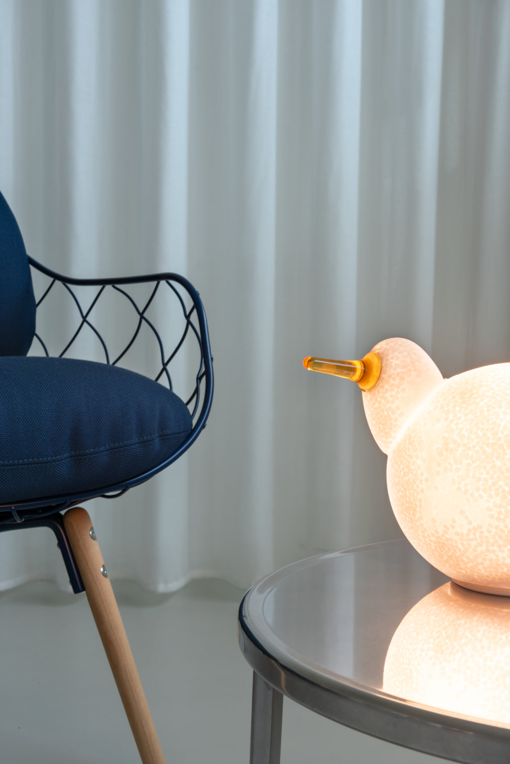 PIÑA armchair in white with an ash base