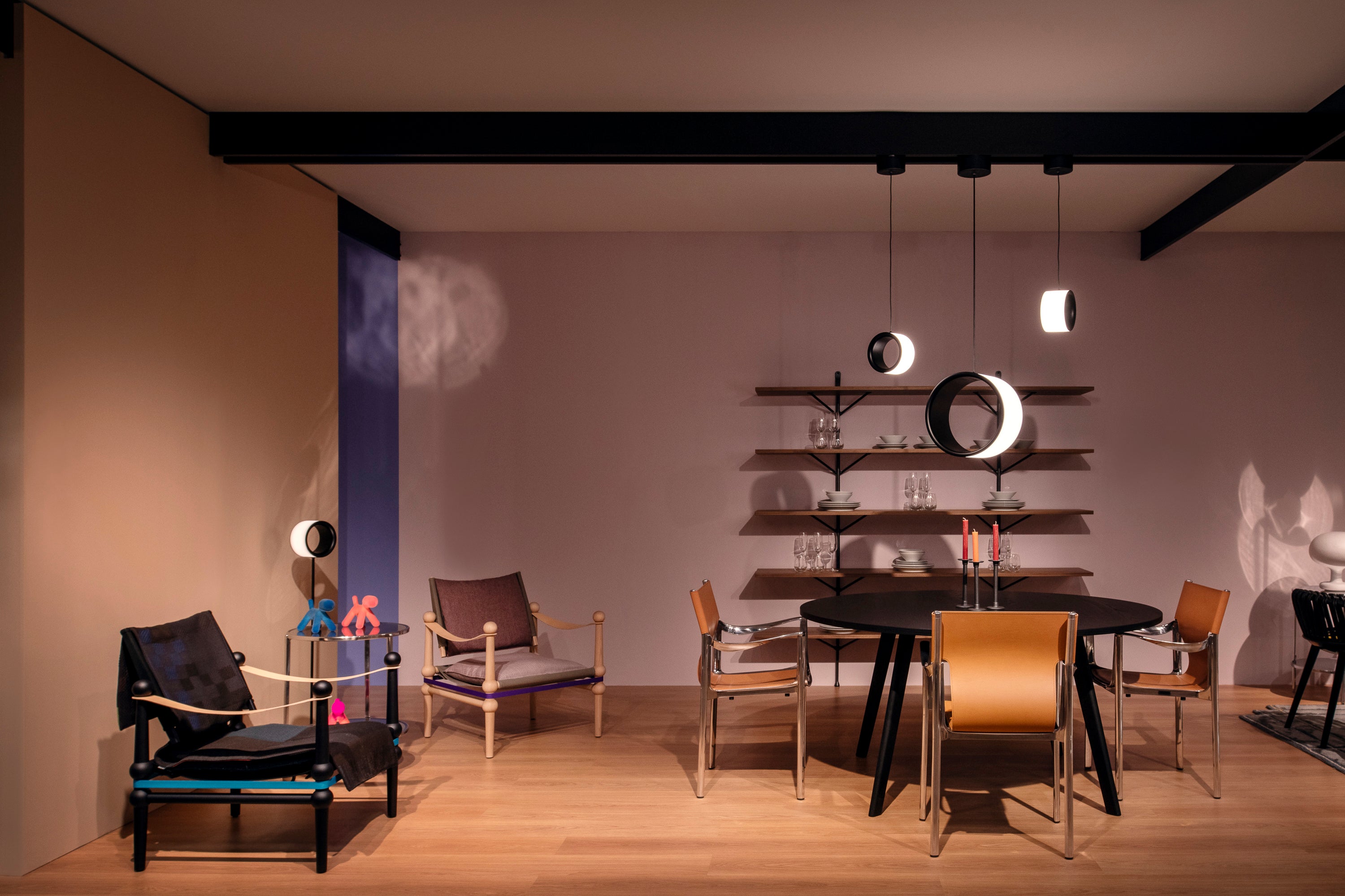 Kulatý stůl PILO černý jasanový dýhovaný