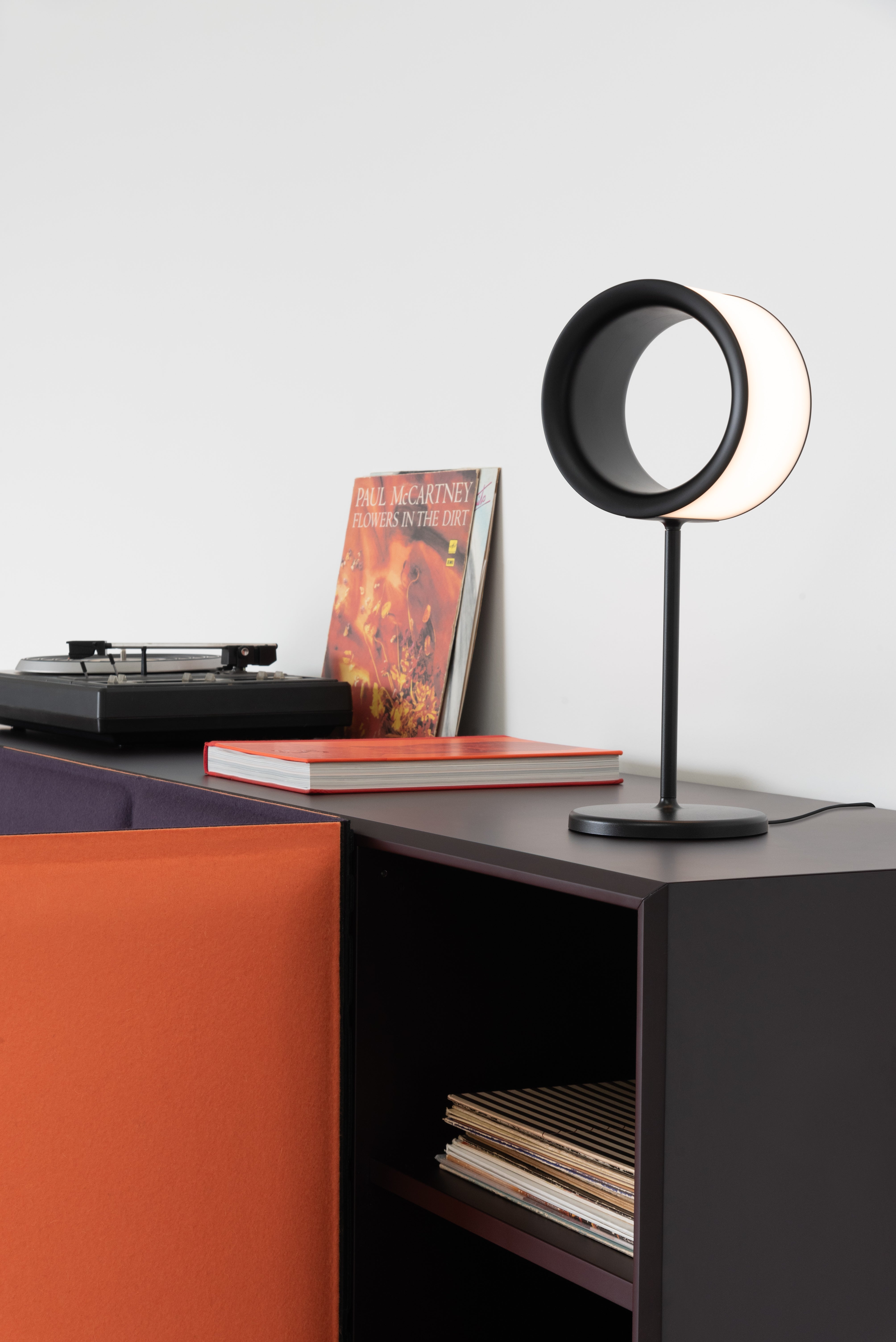 RTV skříň TACITO purpurový filc