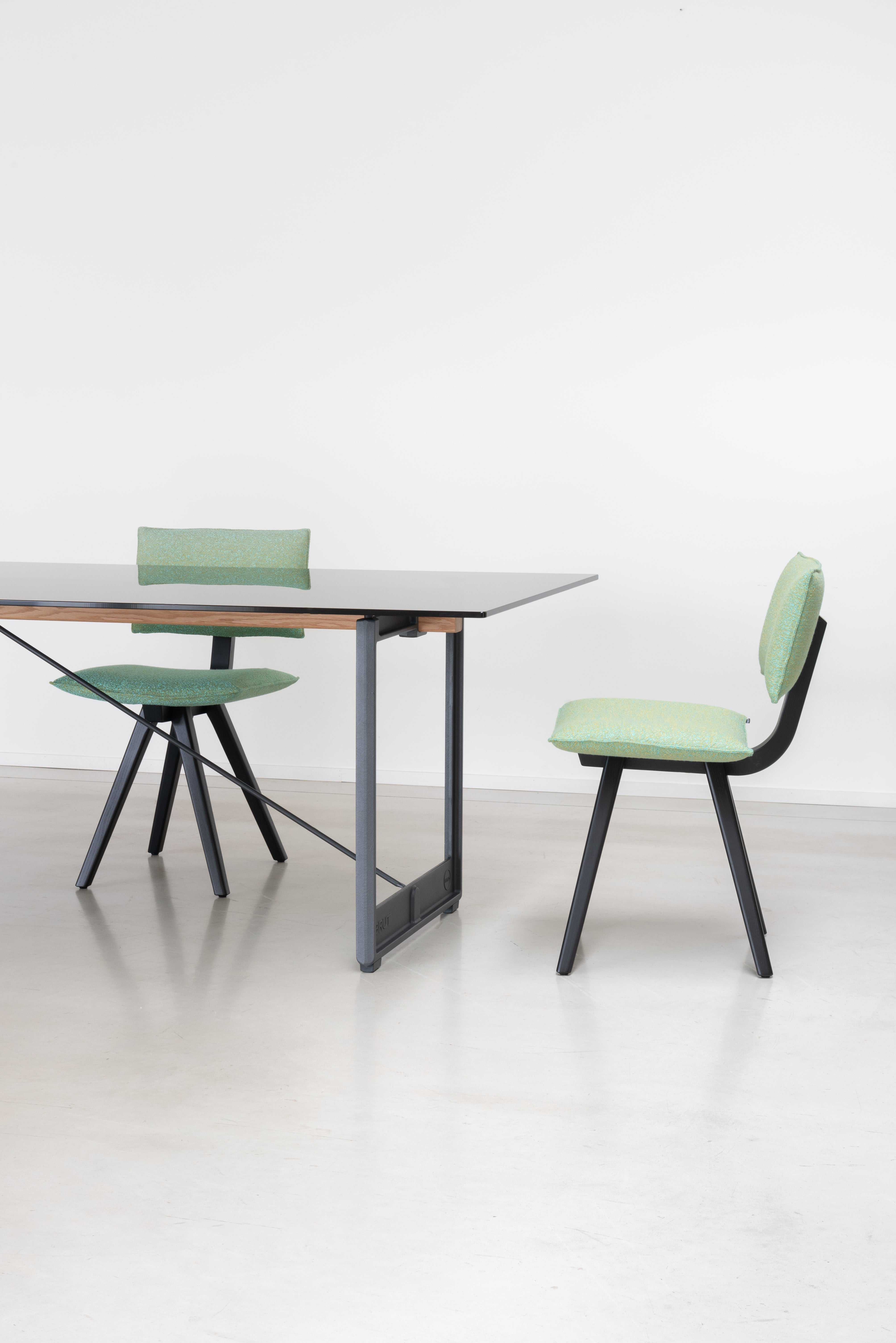 BRUT table with turquoise base