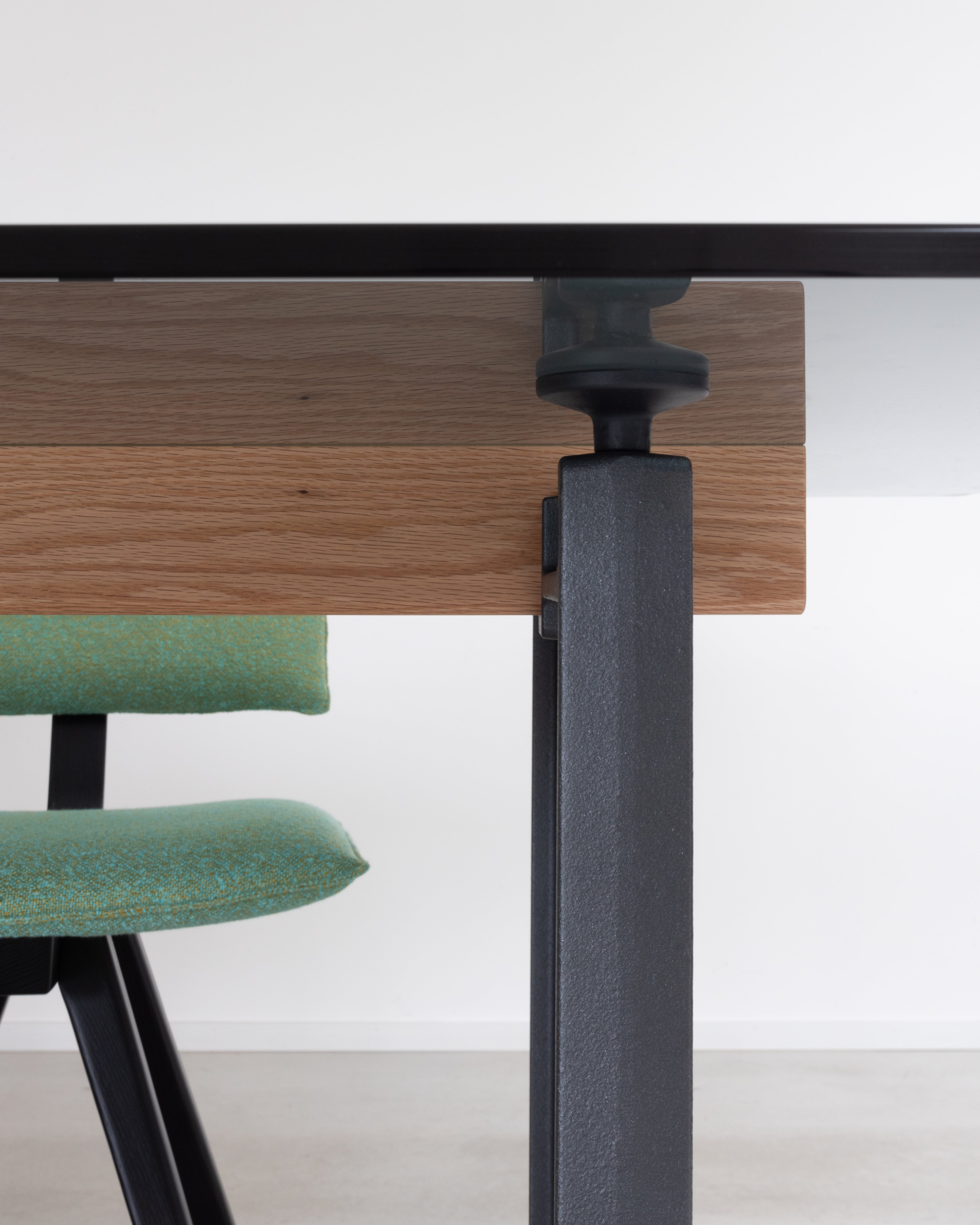 TRAVE upholstered chair with a light ash base