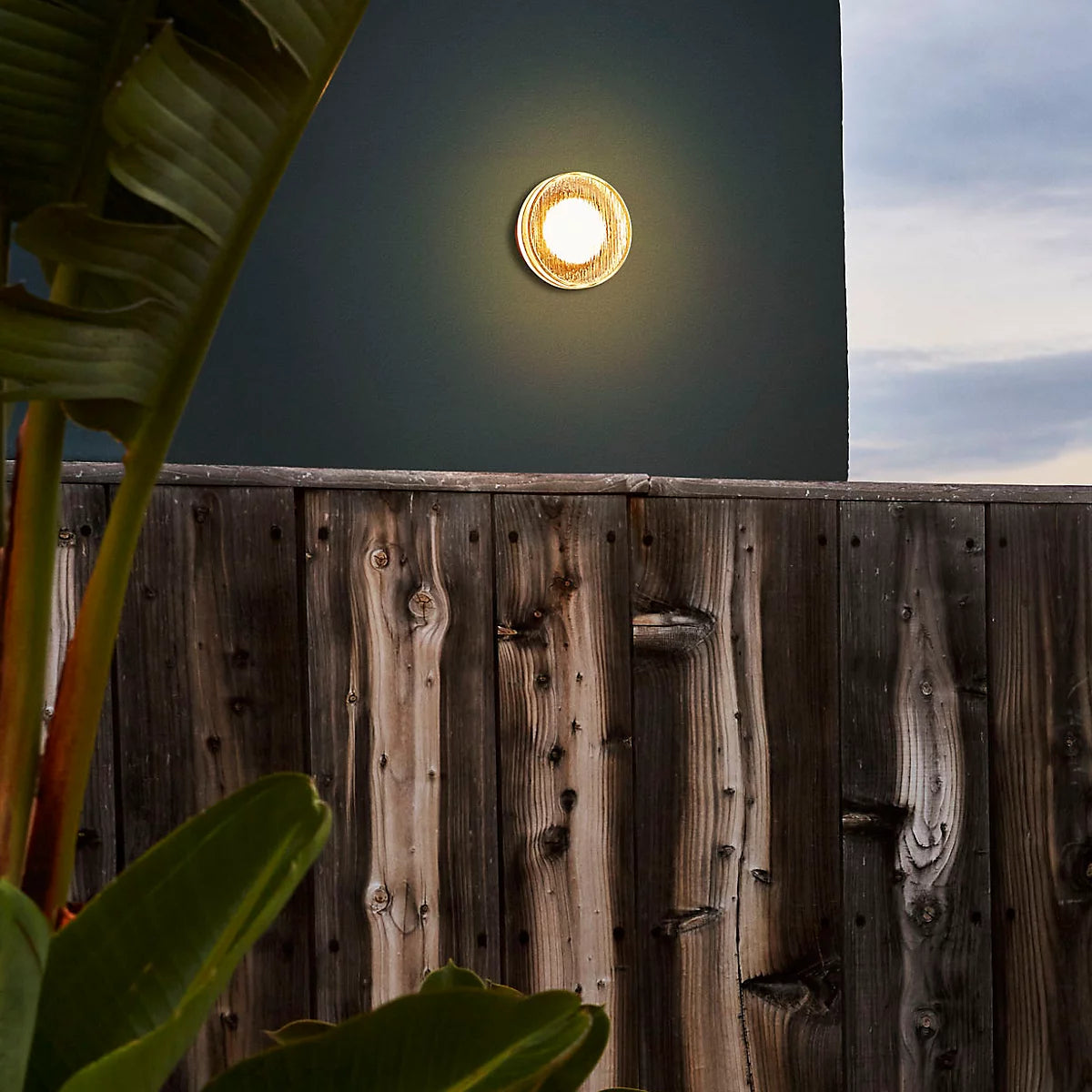 Bílá venkovní lampa ROC se sklem