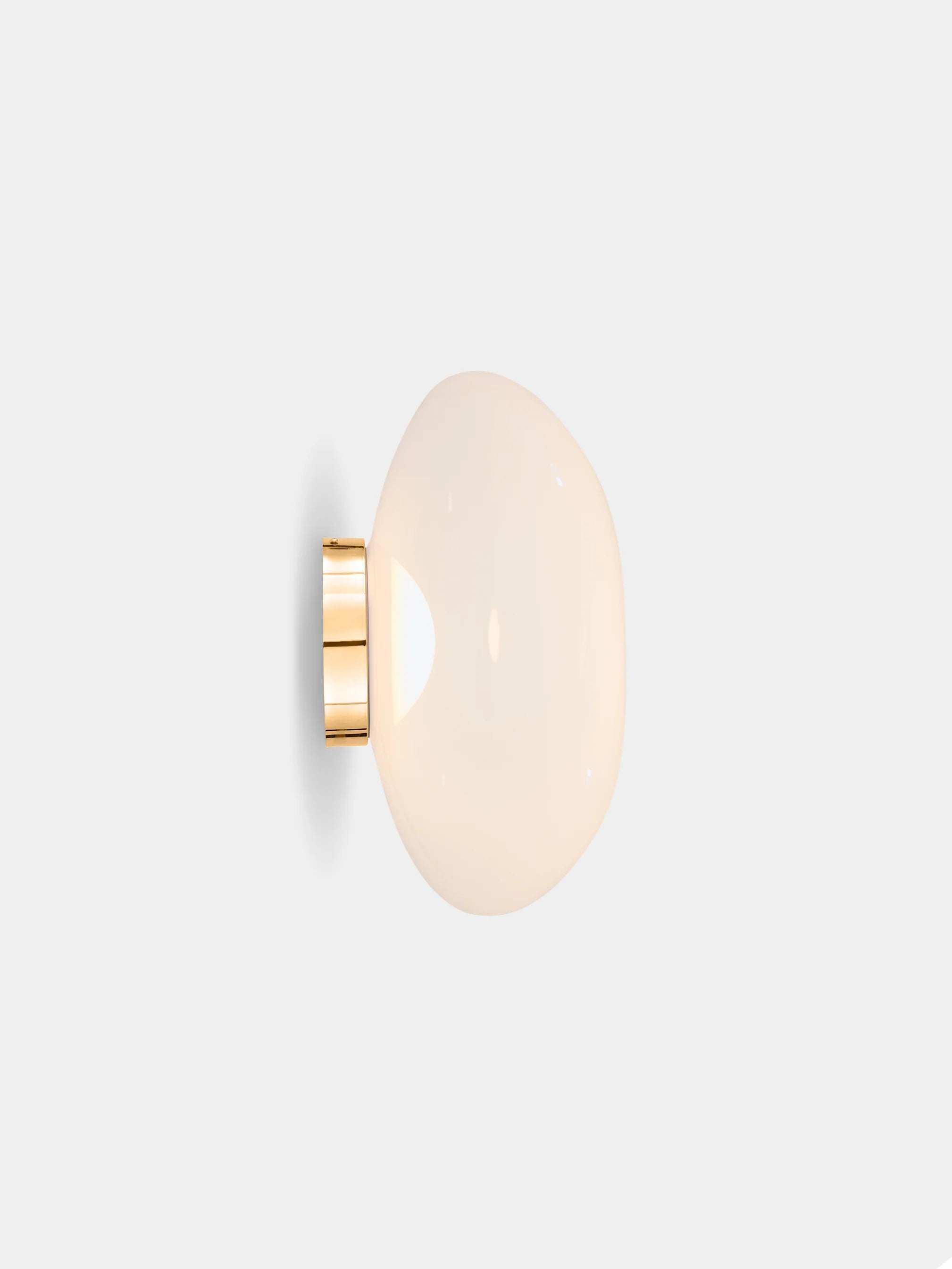 Melt wall lamp with a golden finish