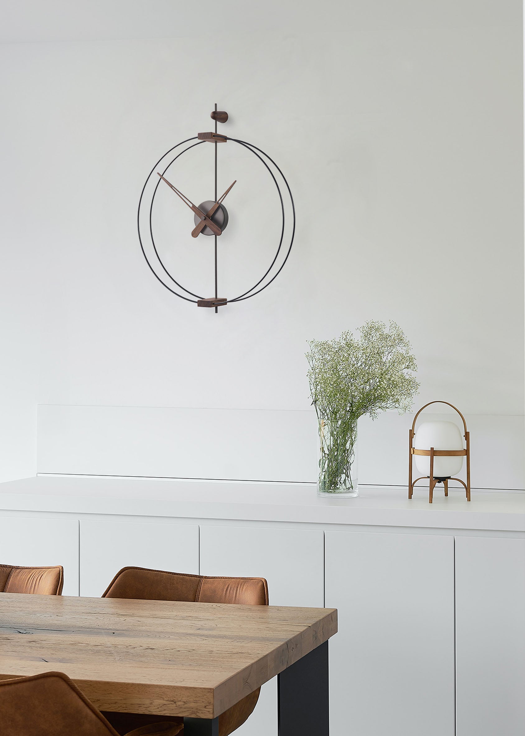 Nástěnné hodiny MICRO BARCELONA ořechové dřevo s černou a šedou