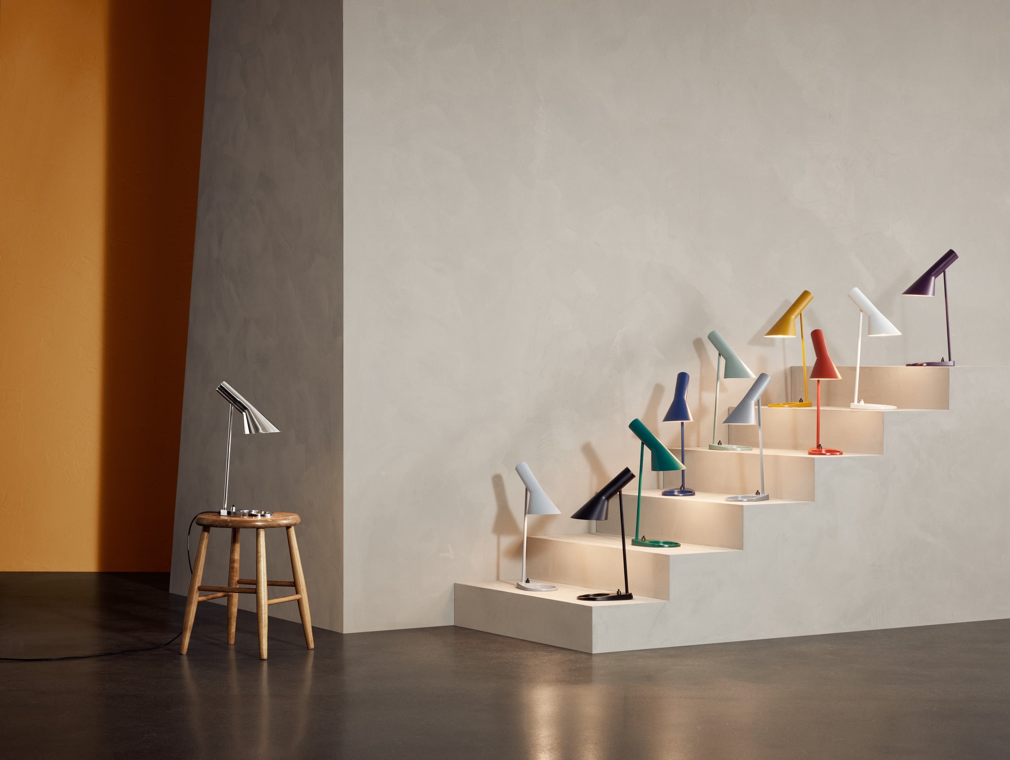 Stolní lampa AJ MINI teplá šedá