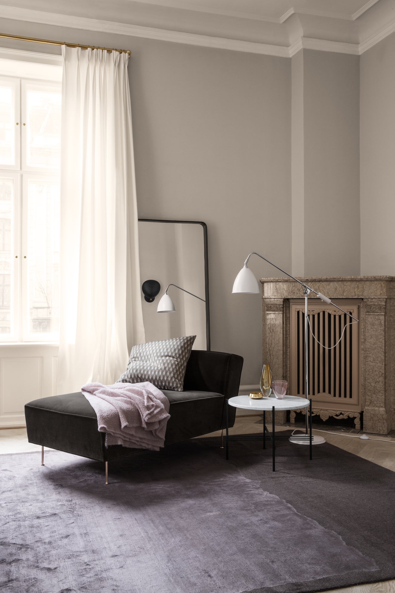 Round coffee table TS sandy travertine with a gold base