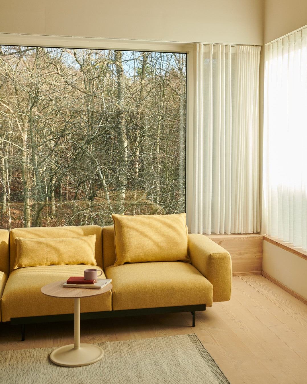 Sofa pro dvě osoby, otevřená levostranná IN SITU, čalouněná.