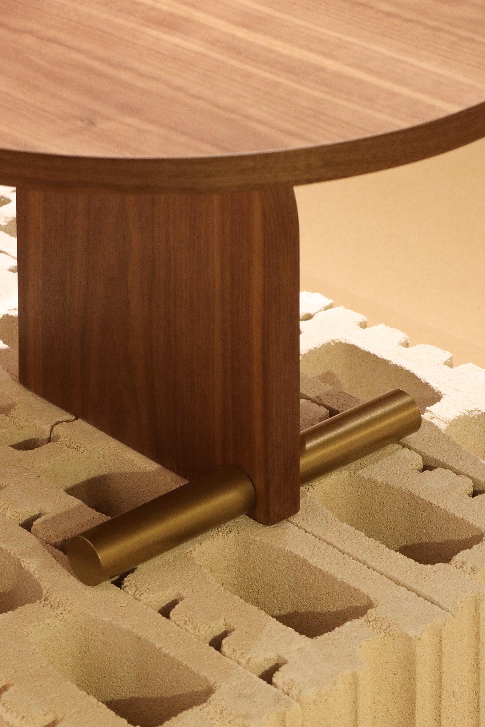 NOVA coffee table with walnut veneer and brass finish