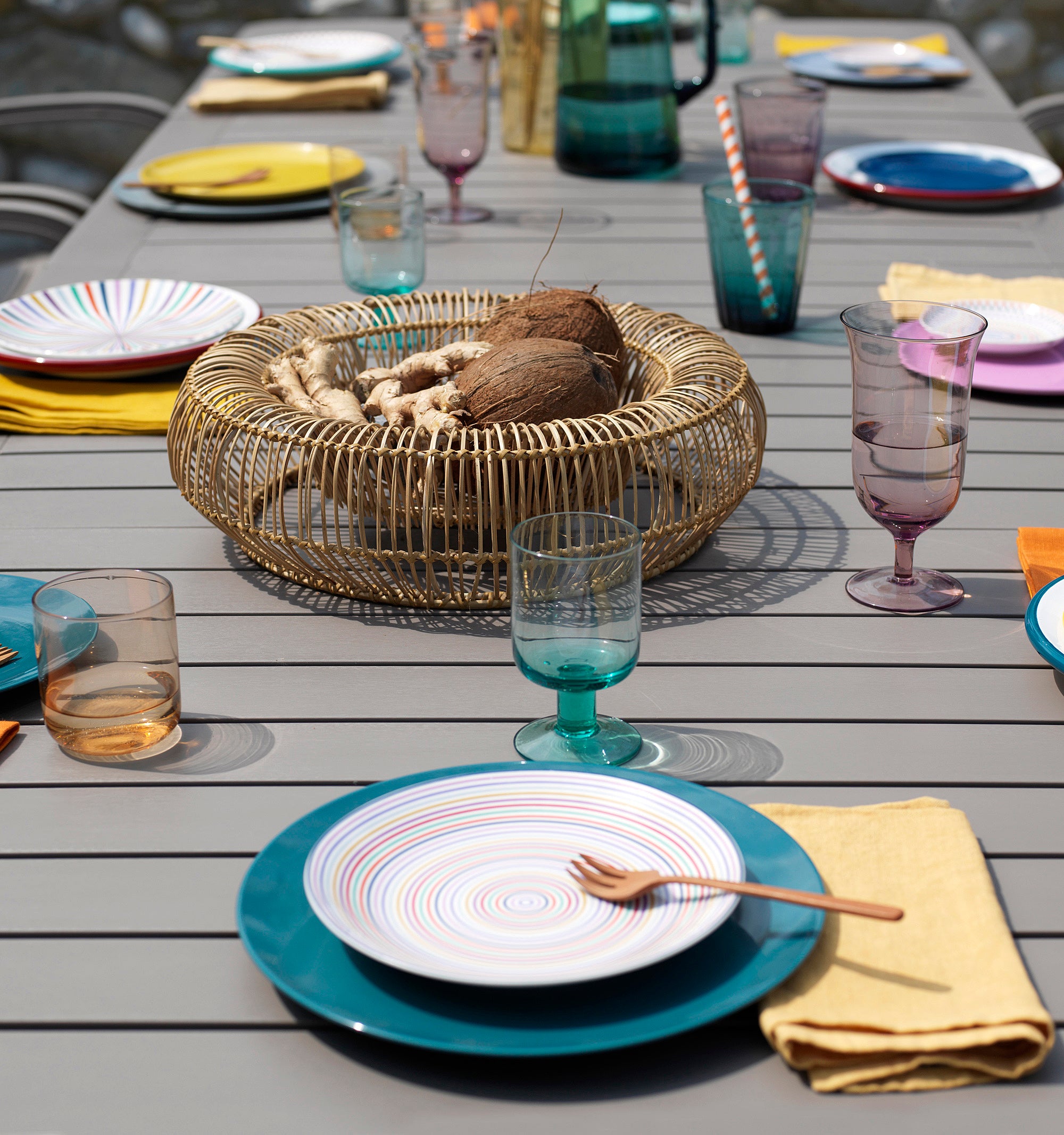 ALLORO taupe extendable outdoor table with white base