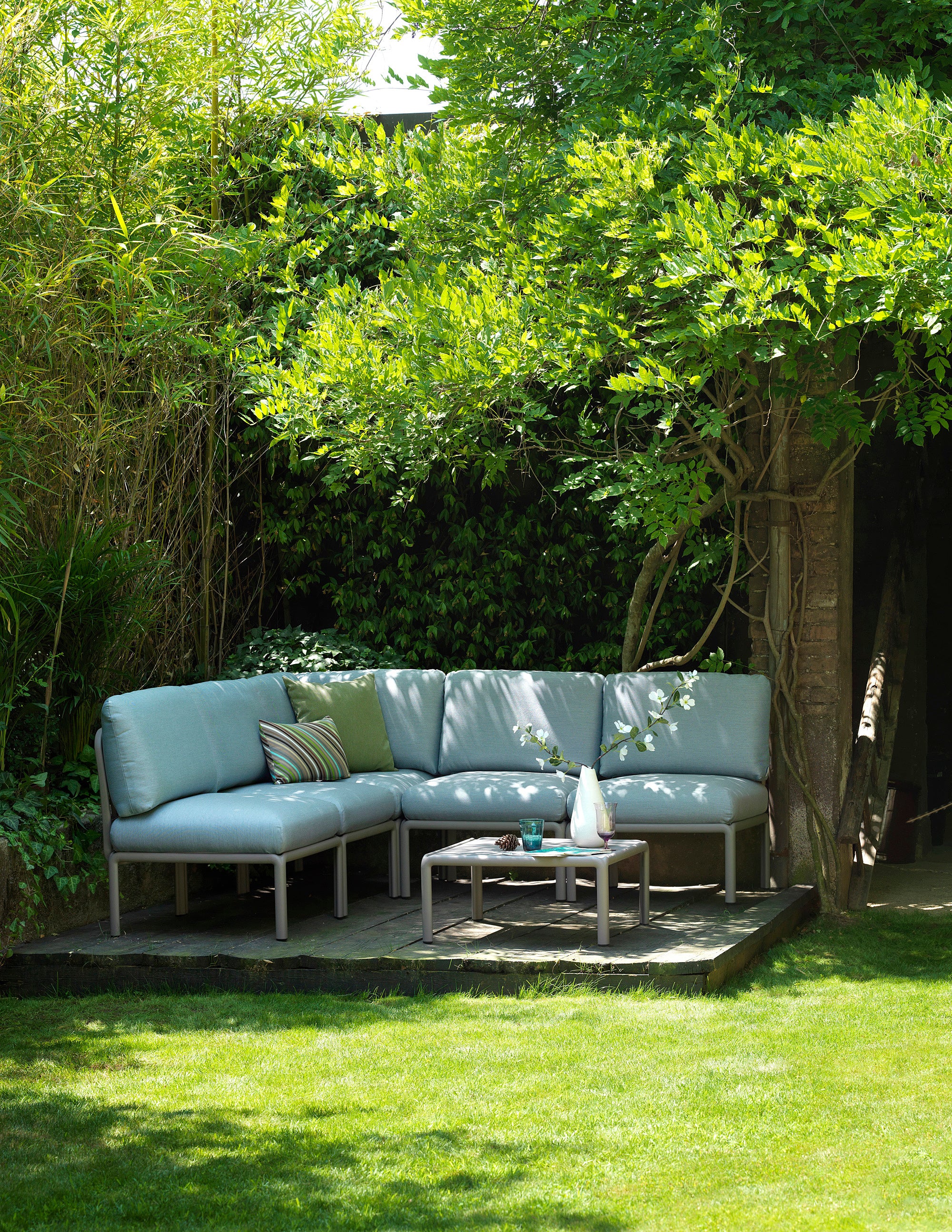 Modulární venkovní rohová sedačka KOMODO 5 béžová Sunbrella® s antracitovým podstavcem