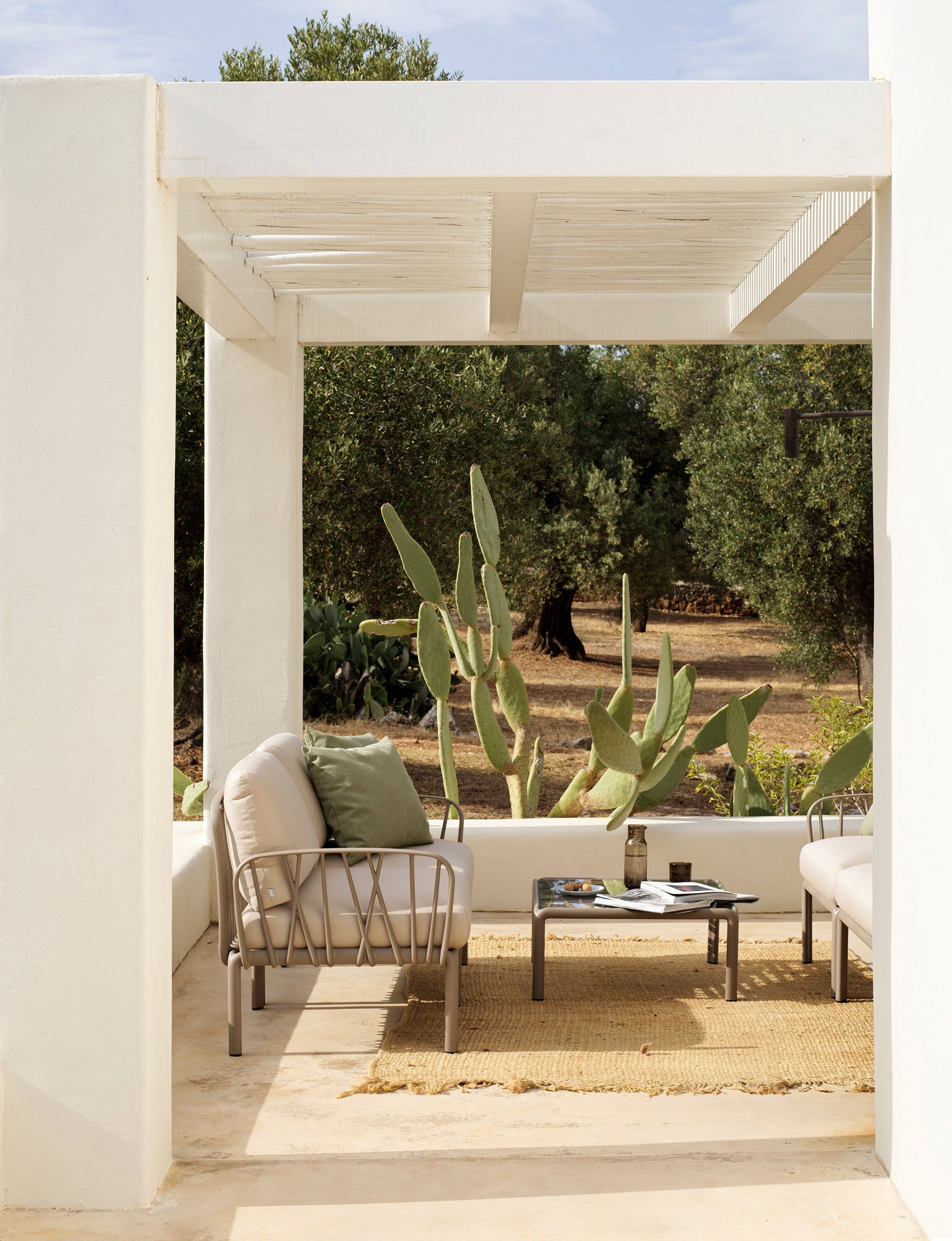 Outdoor Armchair KOMODO – TECH PANAMA beige with white base