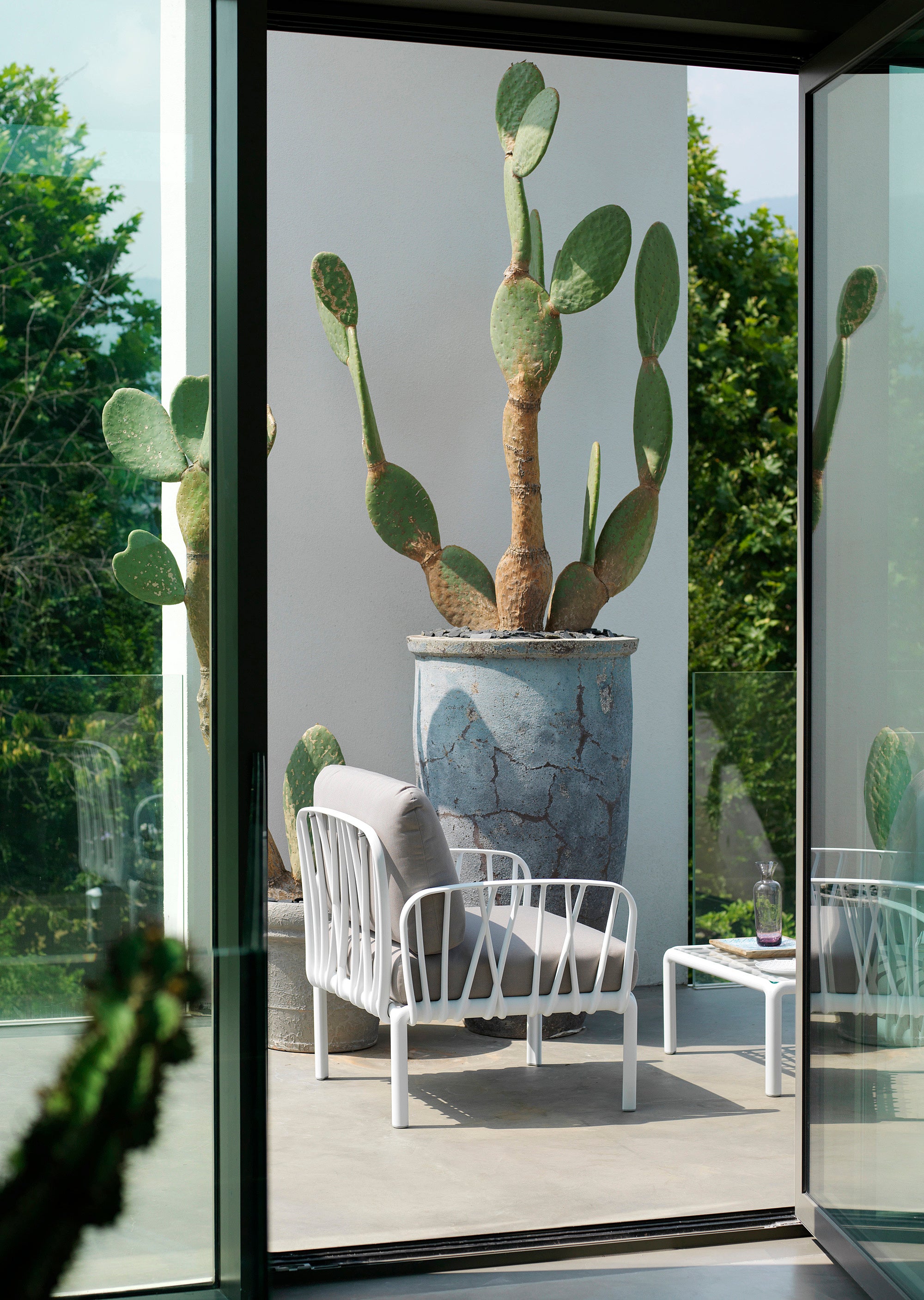 Outdoor Armchair KOMODO Gray with White Base