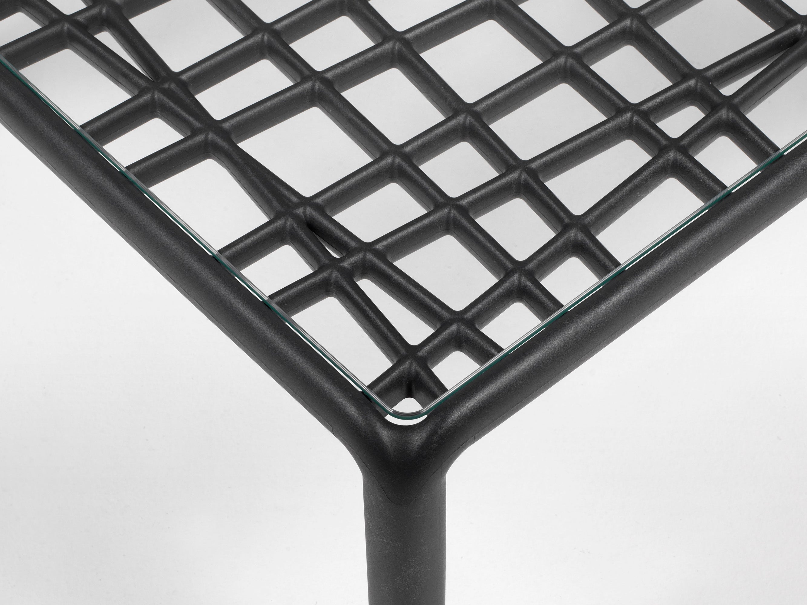 Bílý čtvercový venkovní konferenční stolek KOMODO