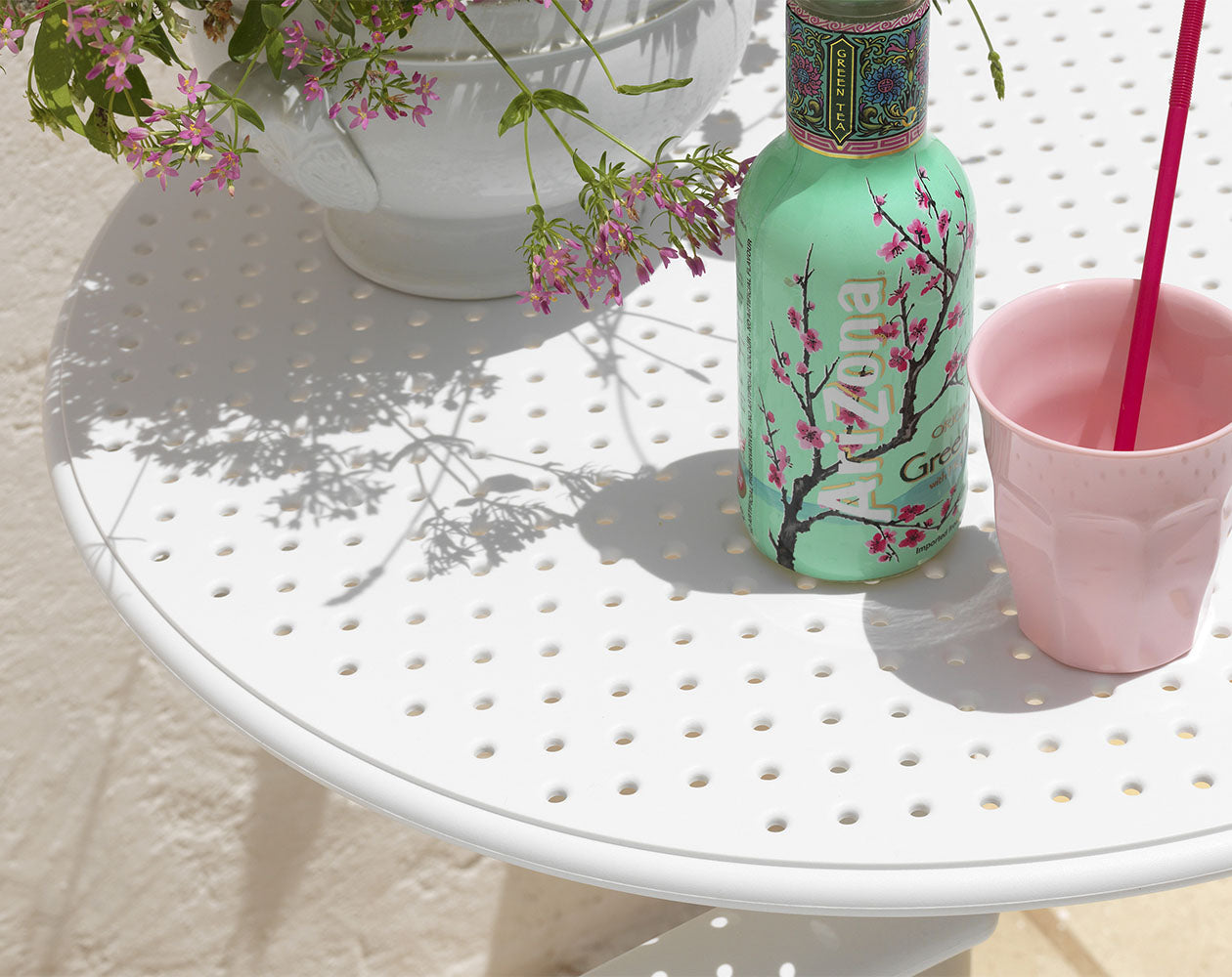 Kulatý venkovní stůl s nastavitelnou výškou STEP taupe