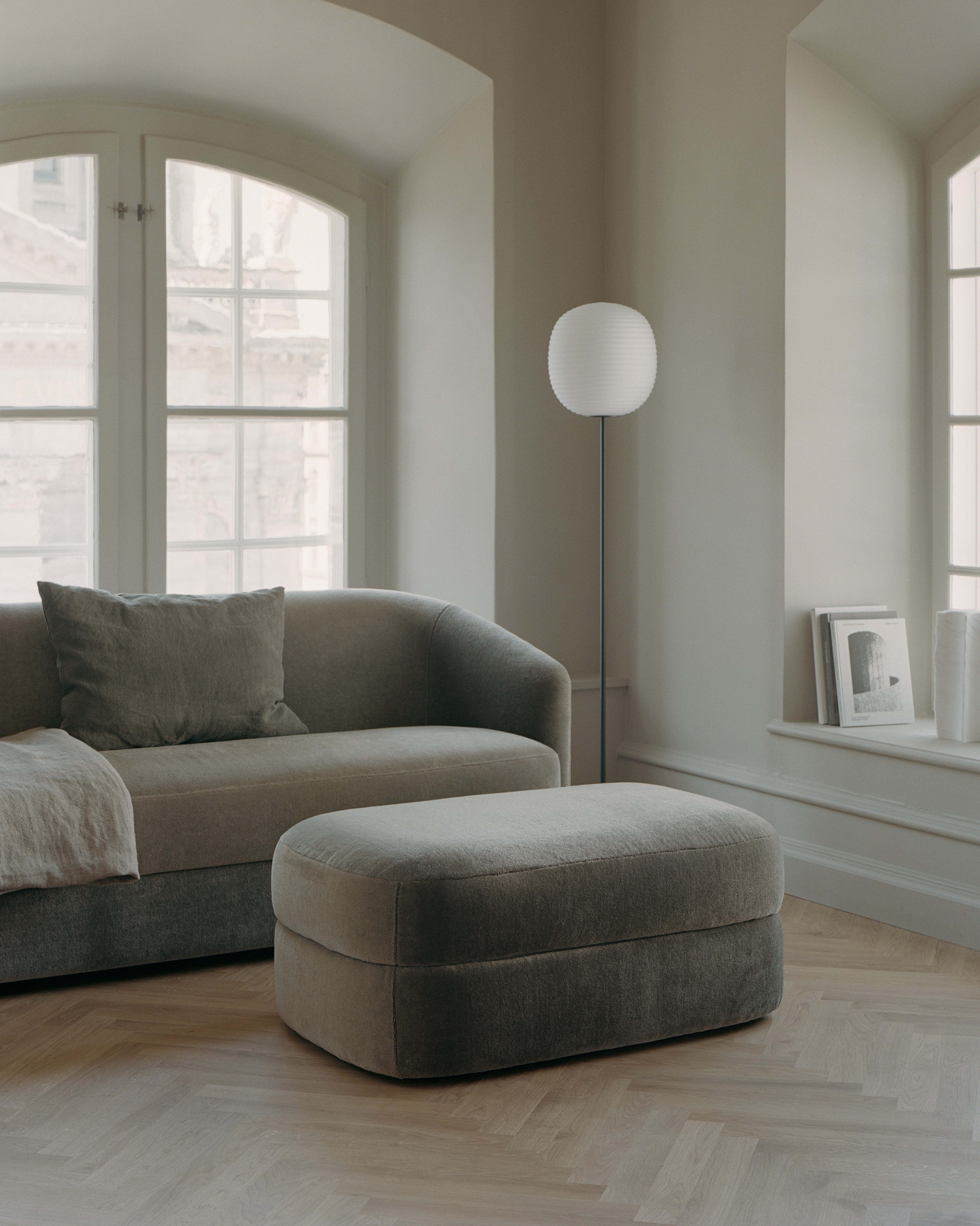 Upholstered pouf
