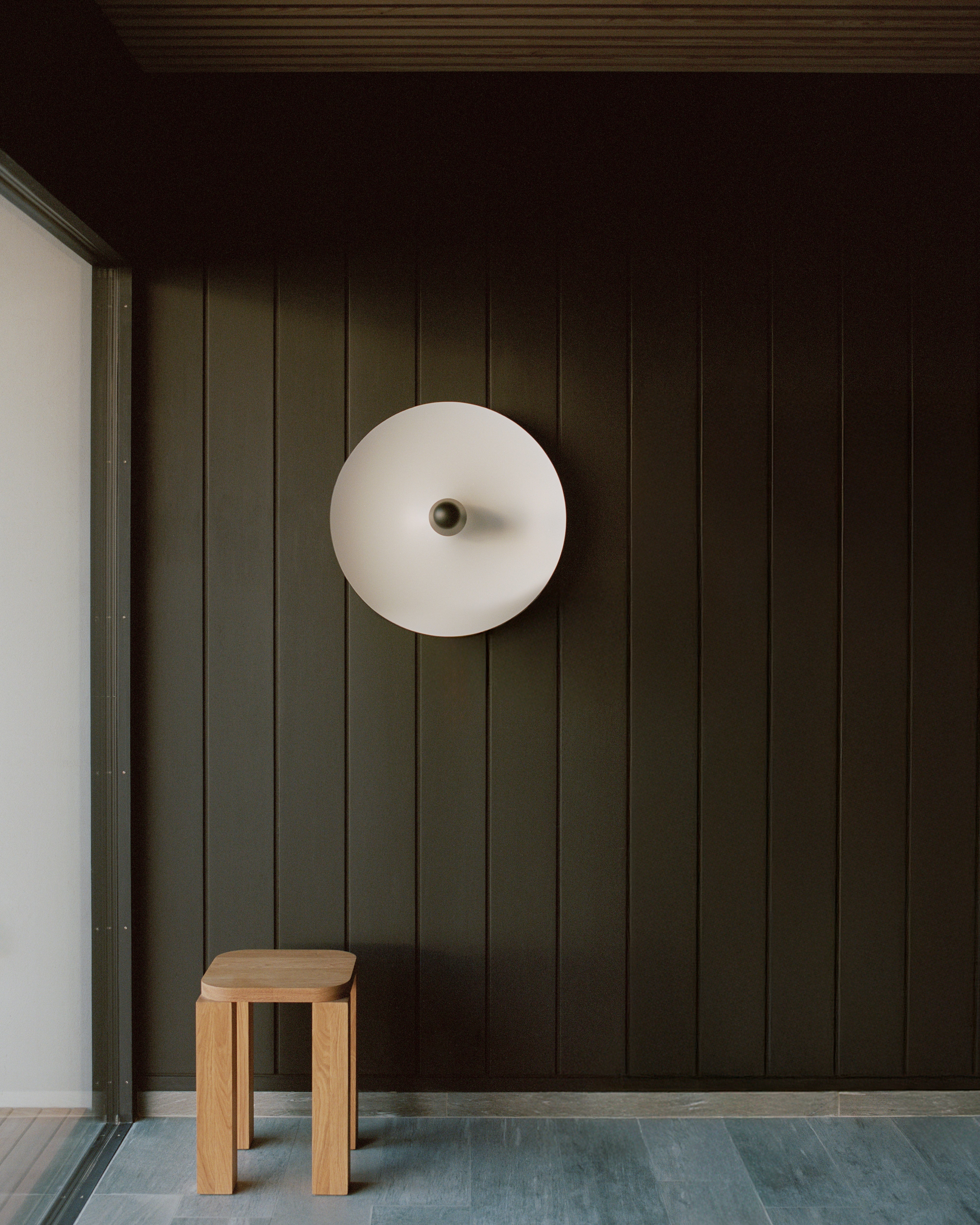 Nástěnná lampa KANTARELL černá s bílým povrchem