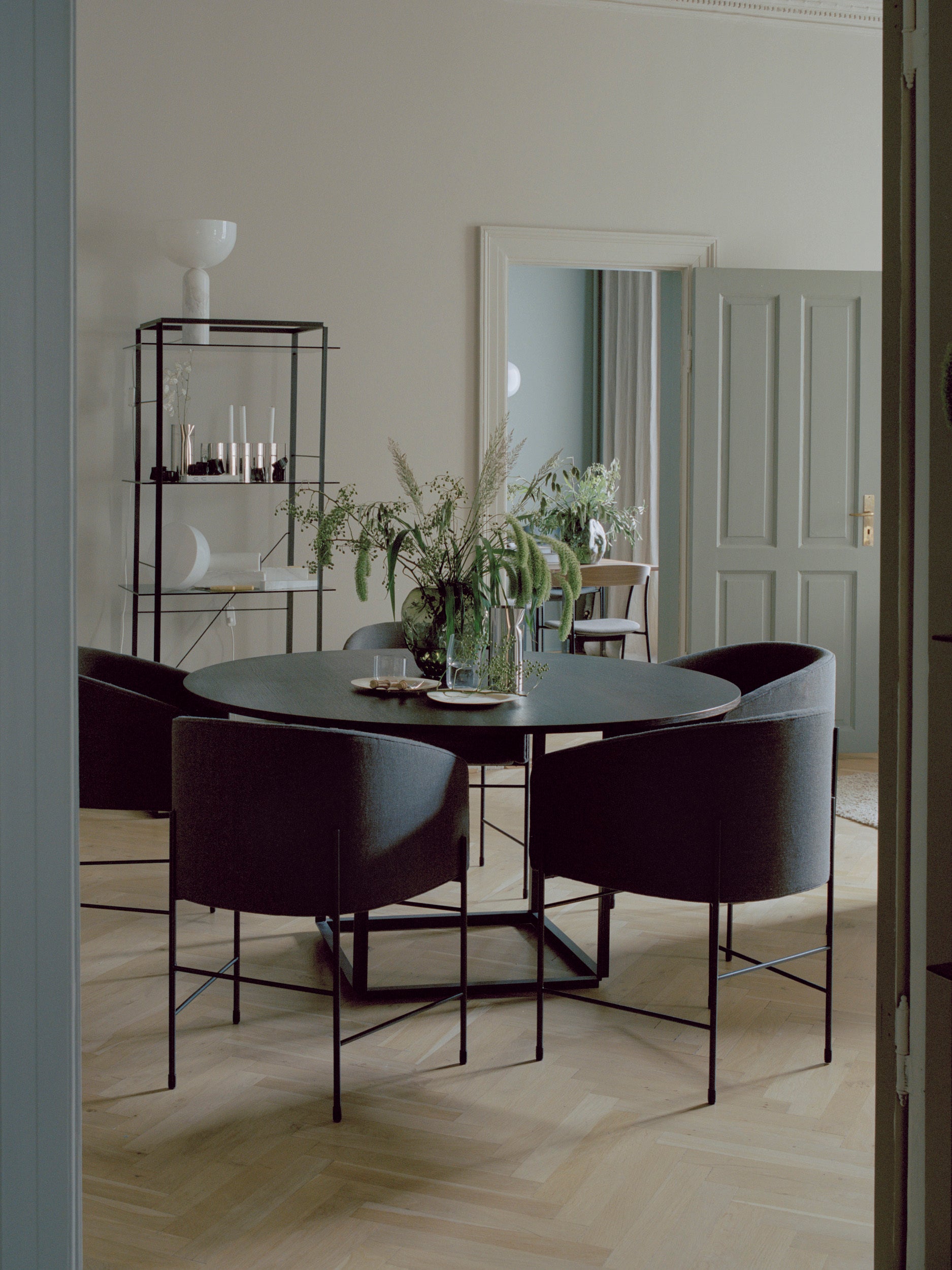 Florence round table black ash veneer with a black base