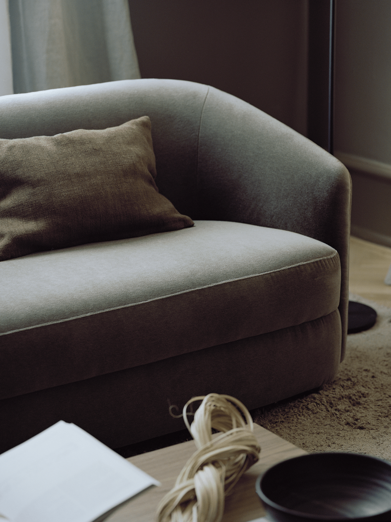 2-person sofa Covent Narrow Upholstered